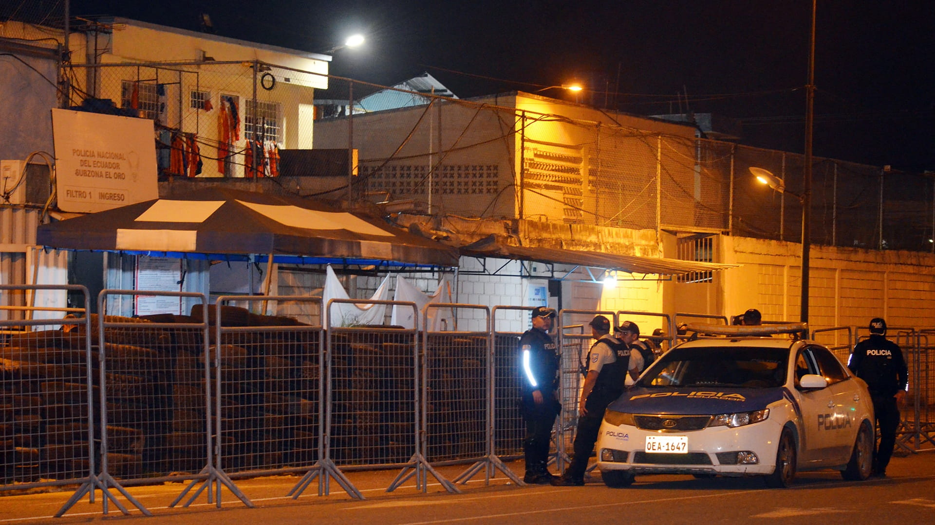 Authorities say 31 died in Ecuador prison, many asphyxiated