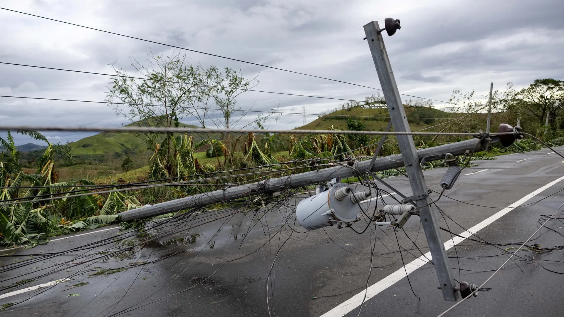Typhoon Fung-wong kills two, displaces over million in Philippines