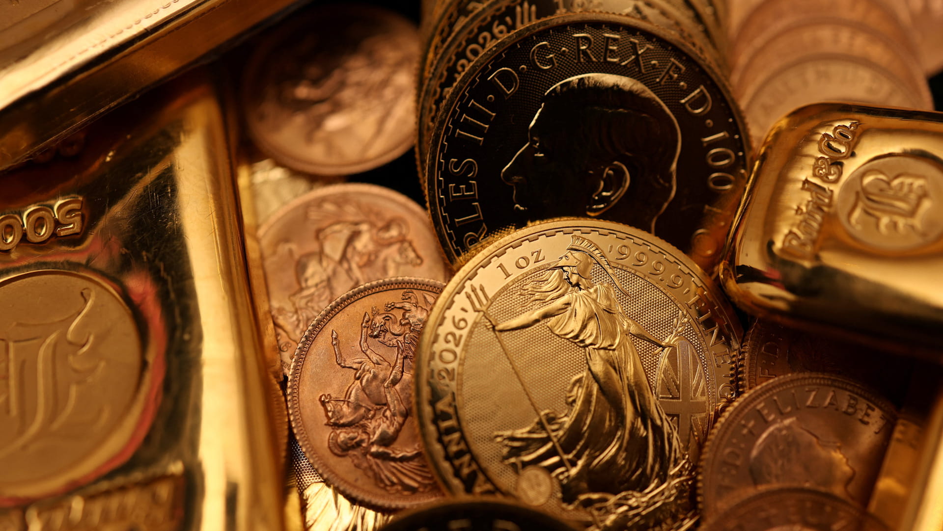 صورة بعنوان: المعدن النفيس يرتفع 0.4% بدعم توقعات خفض أسعار الفائدة الأميركية 