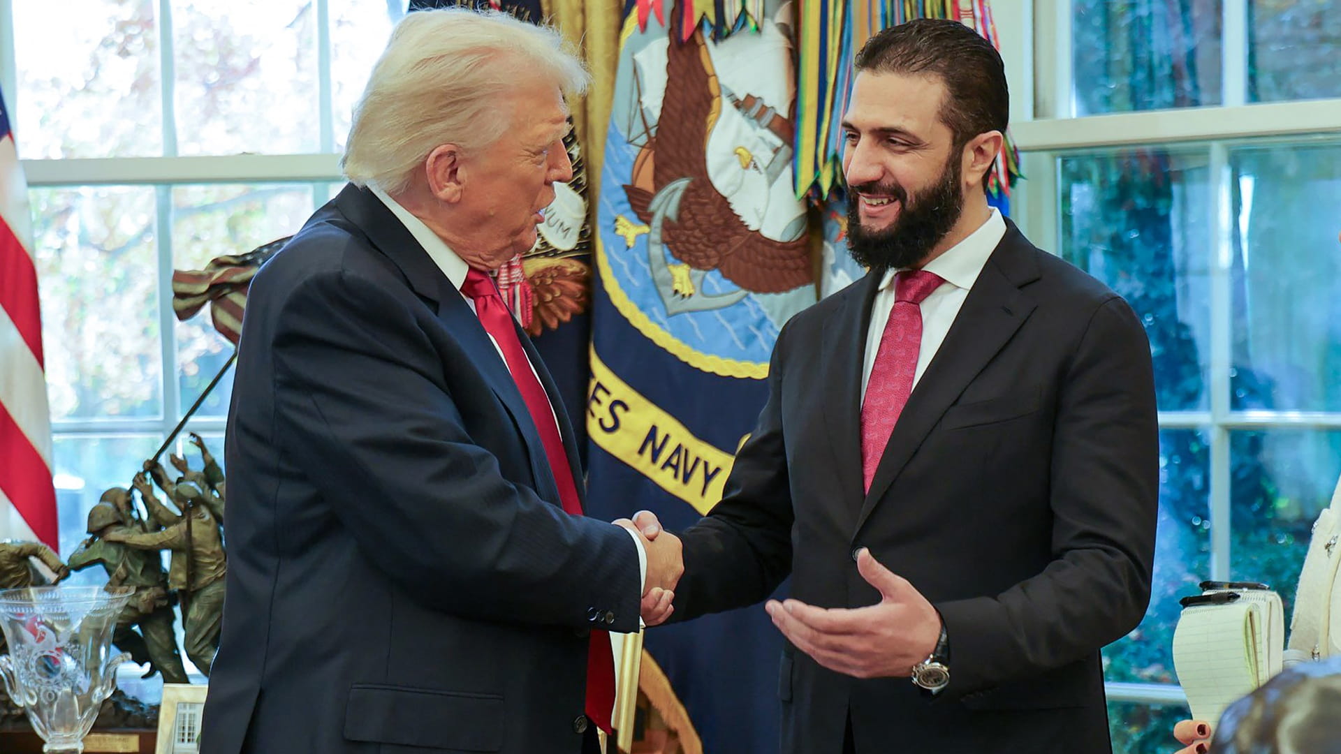 ترامب والشرع يبحثان تعزيز العلاقات في البيت الأبيض 