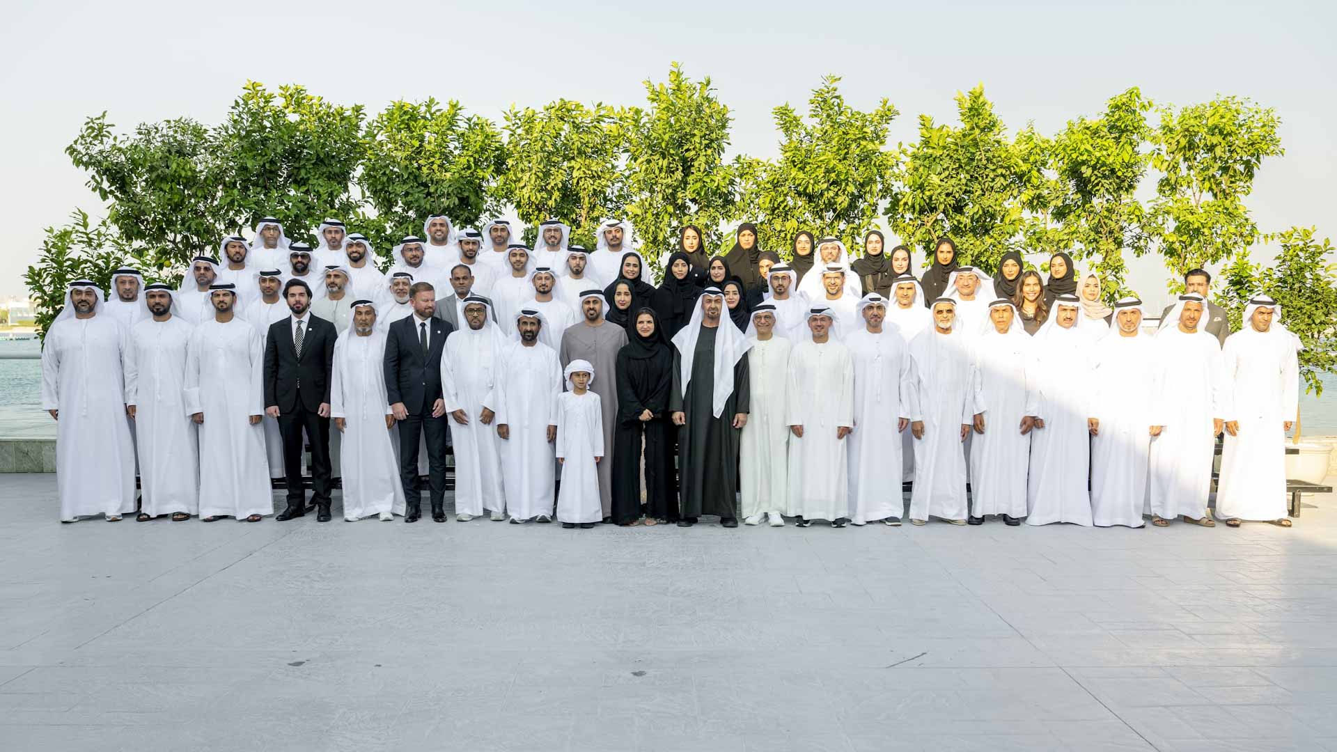 رئيس الدولة يكرم المساهمين والداعمين لمبادرة "وقف الحياة" 