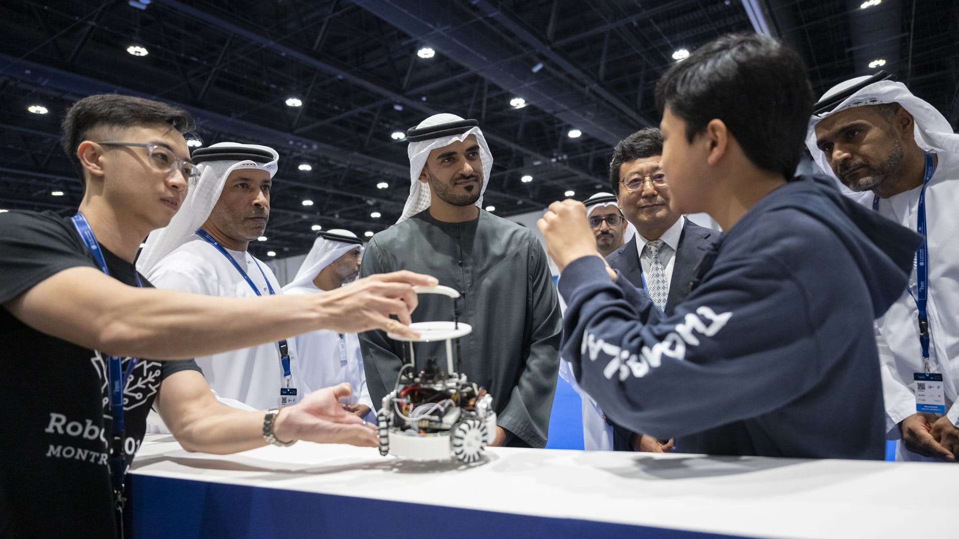 زايد بن محمد بن زايد يشهد انطلاق كأس آسيا والمحيط الهادئ للروبوتات
