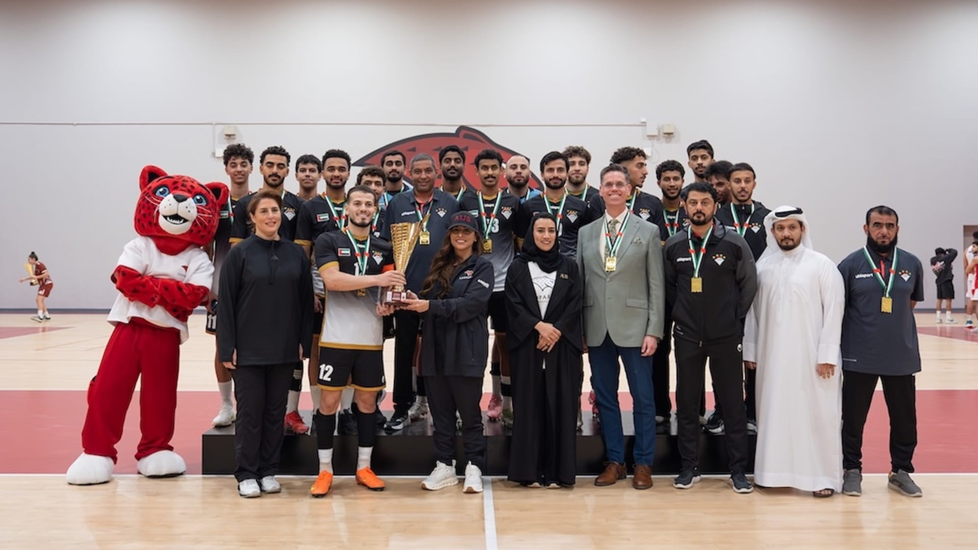 "أميركية الشارقة" تتوّج ببطولة مهرجانها الرياضي وسط مشاركة قياسية