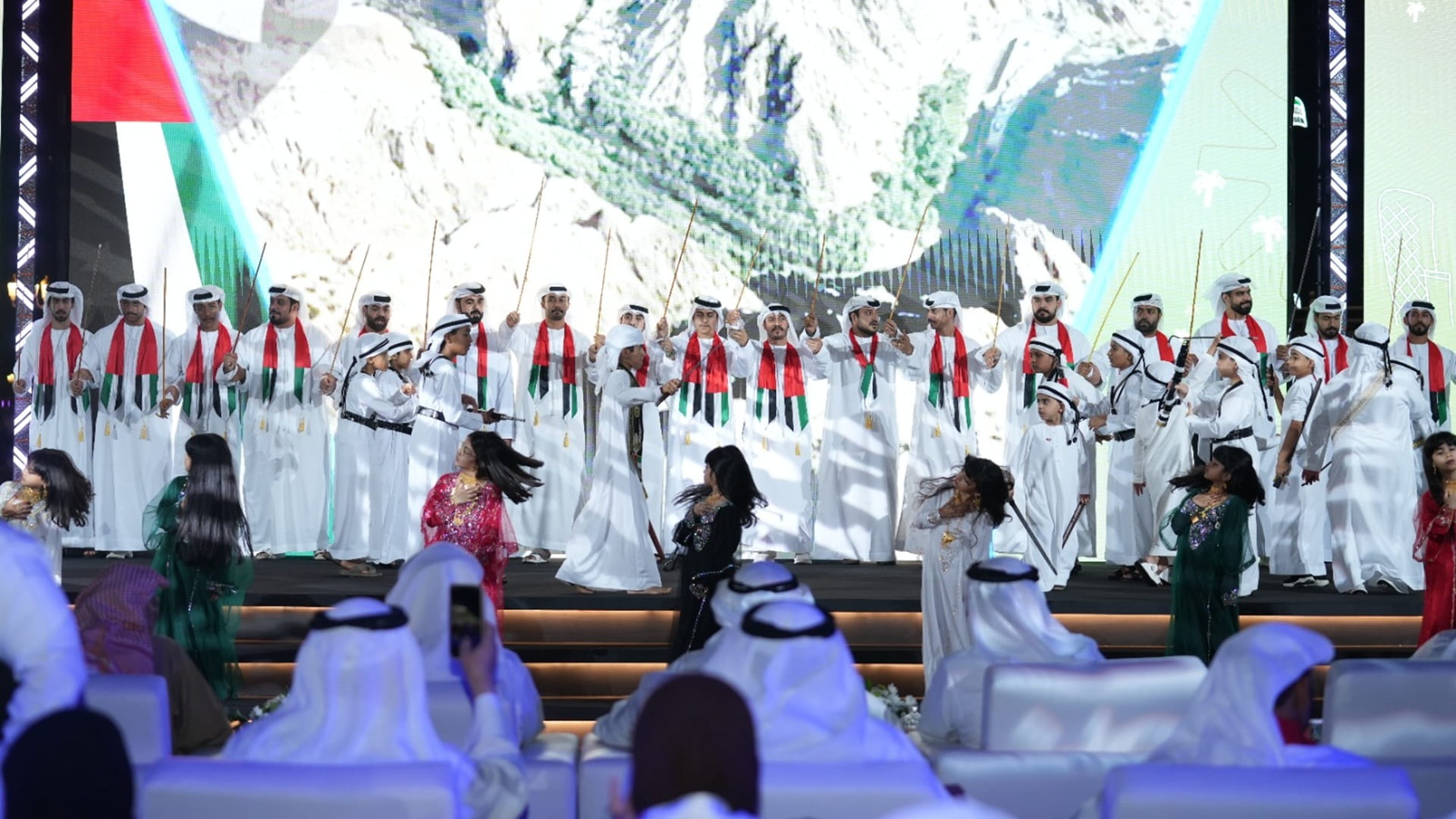 دبا الحصن تجمع أصالة الماضي وعصرية الحاضر في عيد الاتحاد الـ54 