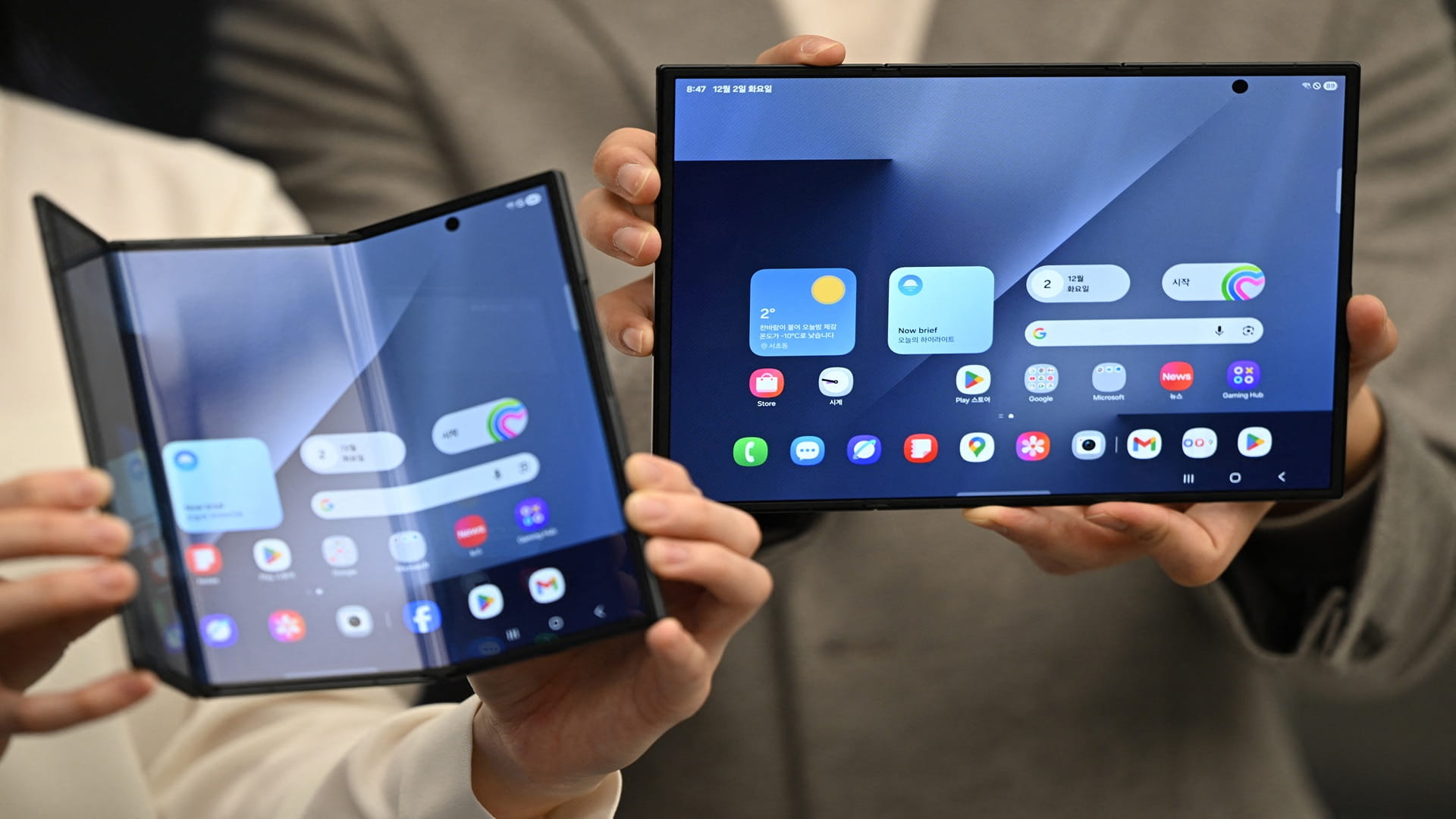 Samsung reveals first triple-folding smartphone
