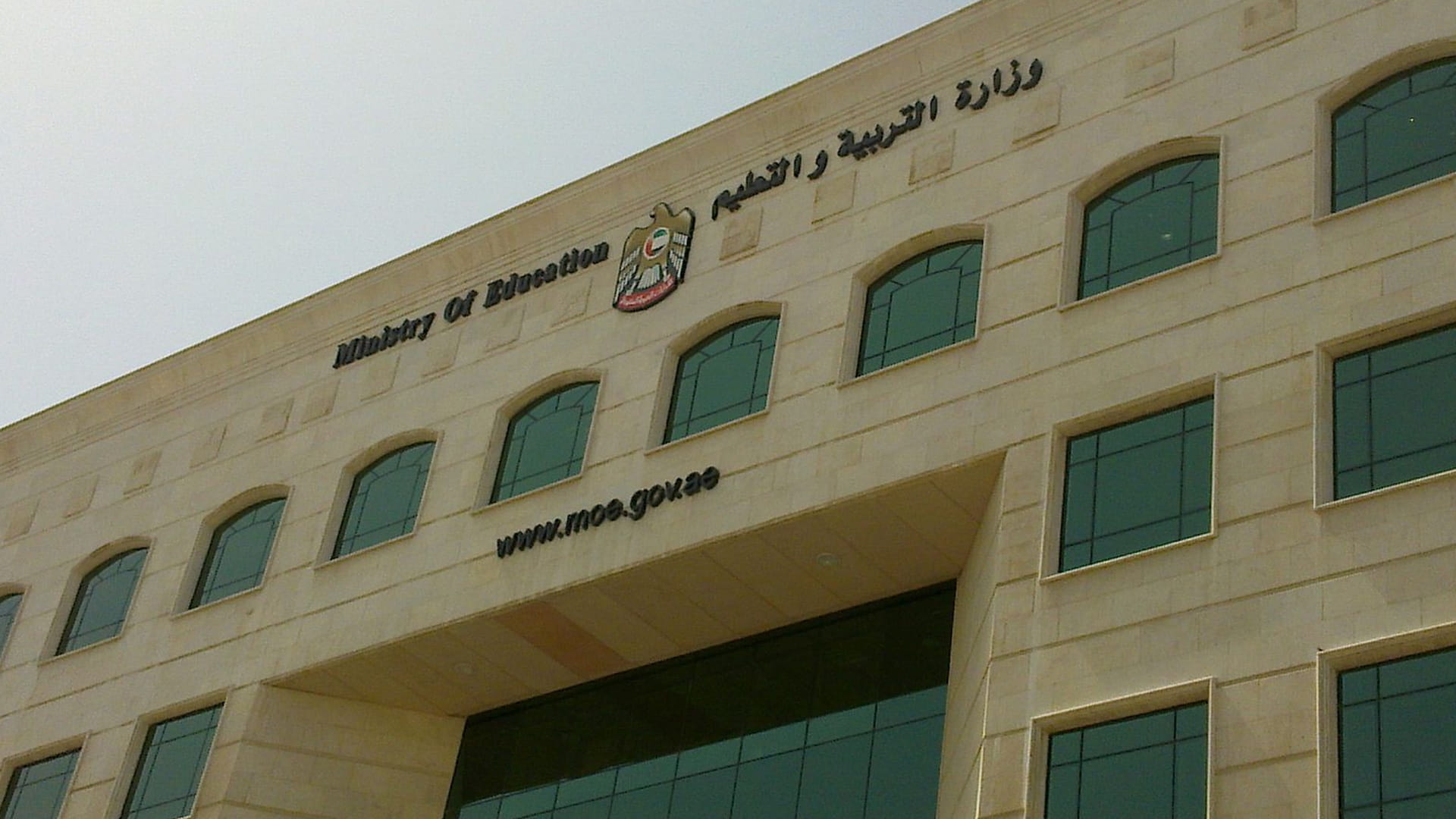 "أكاديمية علوم الفضاء والفلك" تناقش مستجدات مشروع "الشارقة سات-2" 
