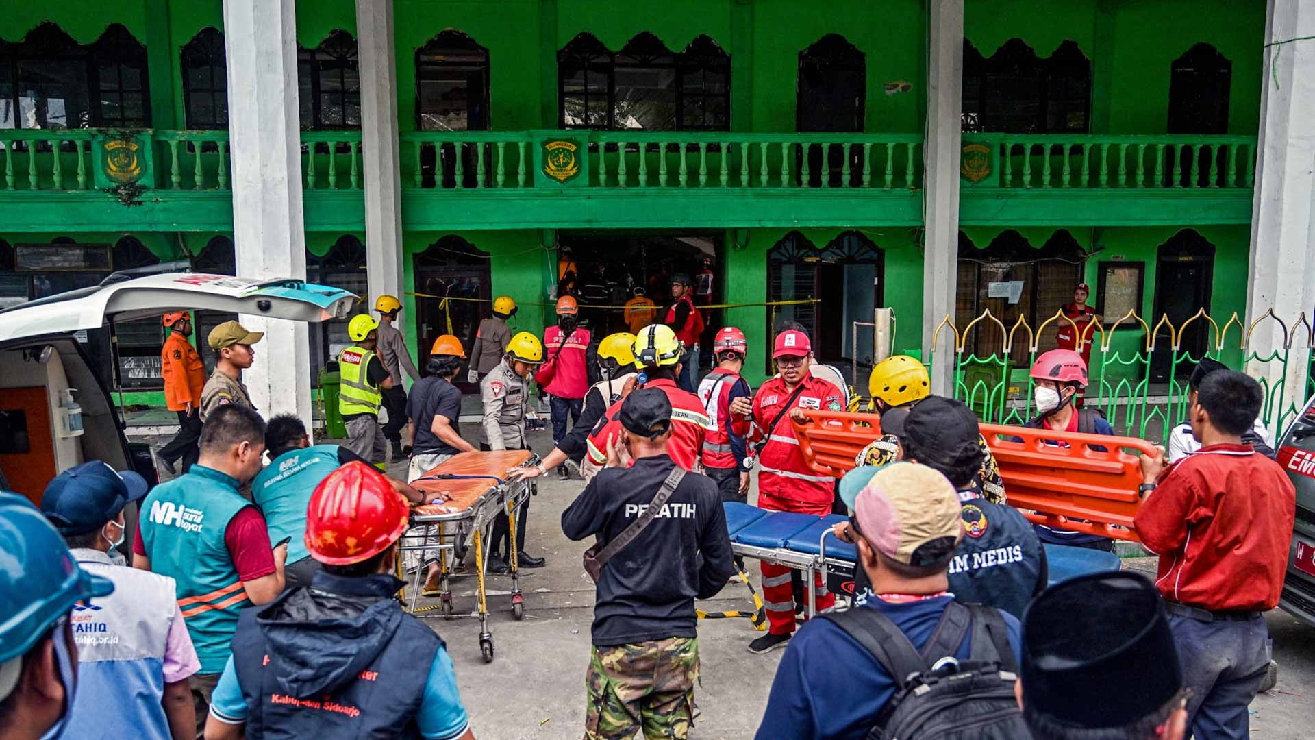 Indonesia school collapse death toll rises to 13