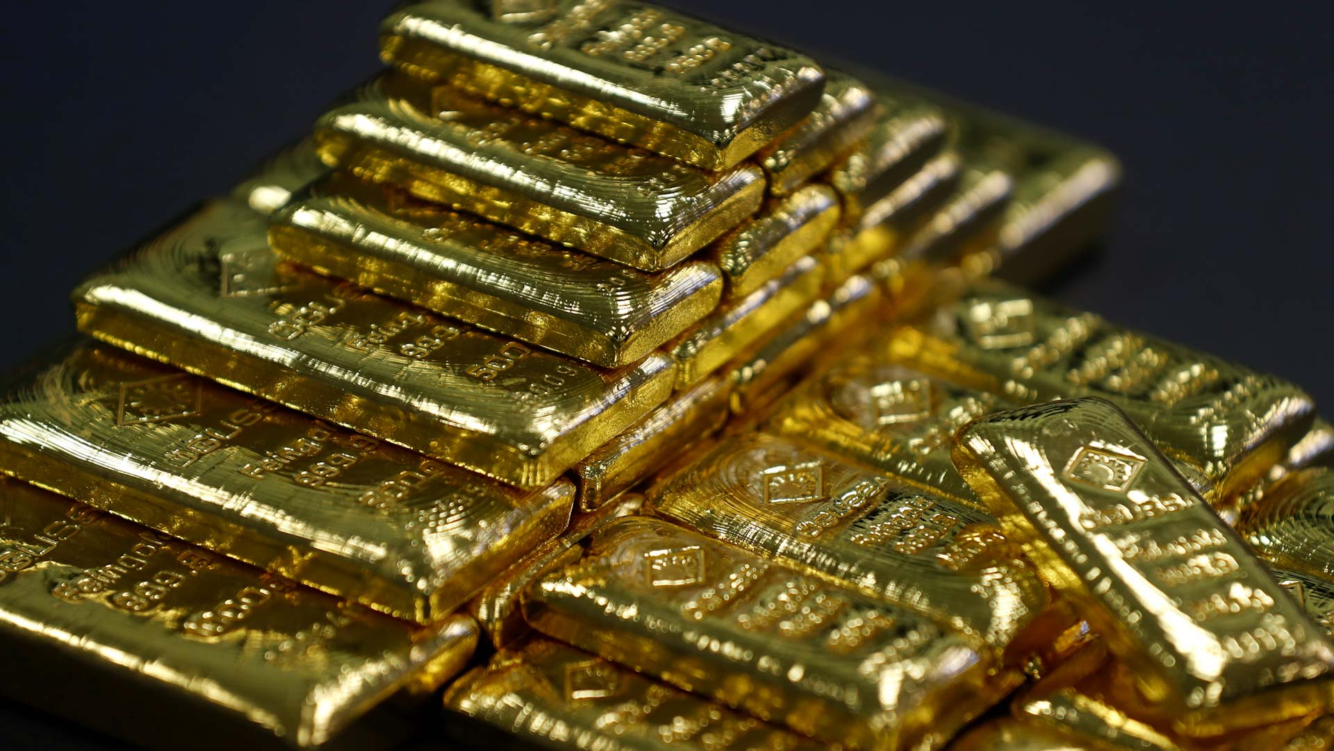 الذهب يقفز فوق 3900 دولار لأول مرة بدعم من الطلب على الملاذ الآمن