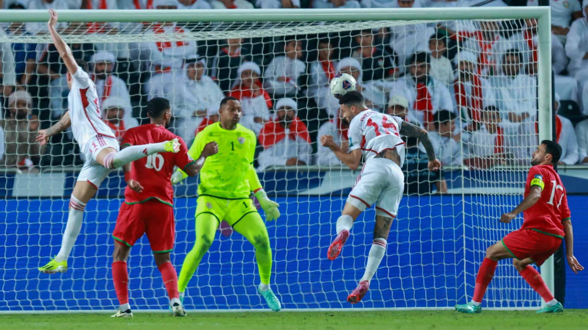 منتخب الإمارات يفوز على شقيقه العماني 2-1 في الملحق الآسيوي