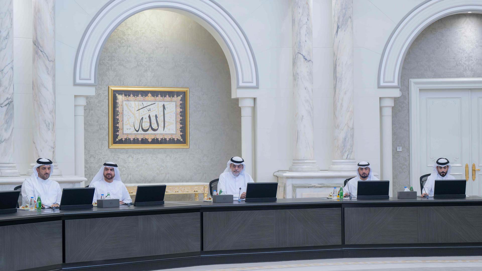 "تنفيذي الشارقة" يصدر قراراً بشأن تنظيم حجز المركبات في الإمارة 