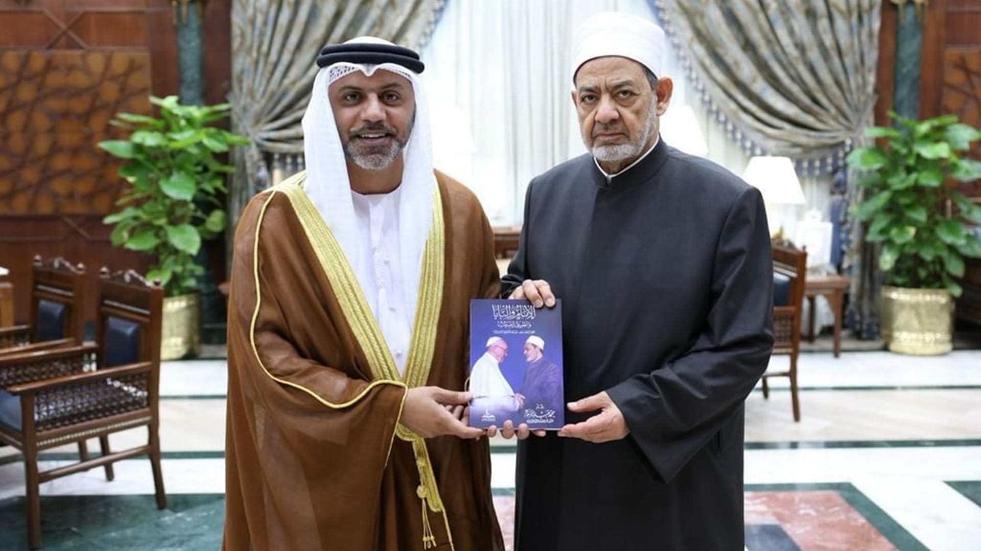 أحمد الطيب يشيد بدعم رئيس الدولة لرسالة الأزهر الشريف 