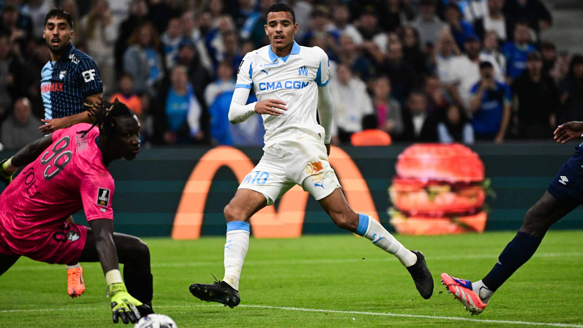 مرسيليا يتصدر الدوري الفرنسي لكرة القدم 