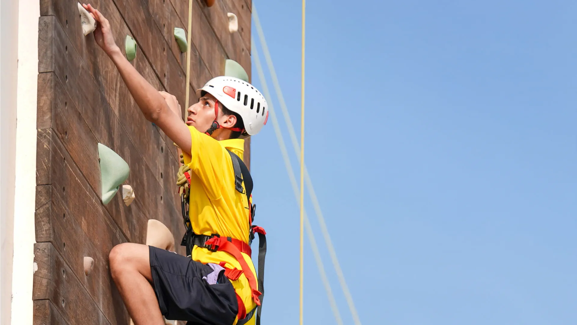 40 members take on challenge in 7th "Youth Adventures”