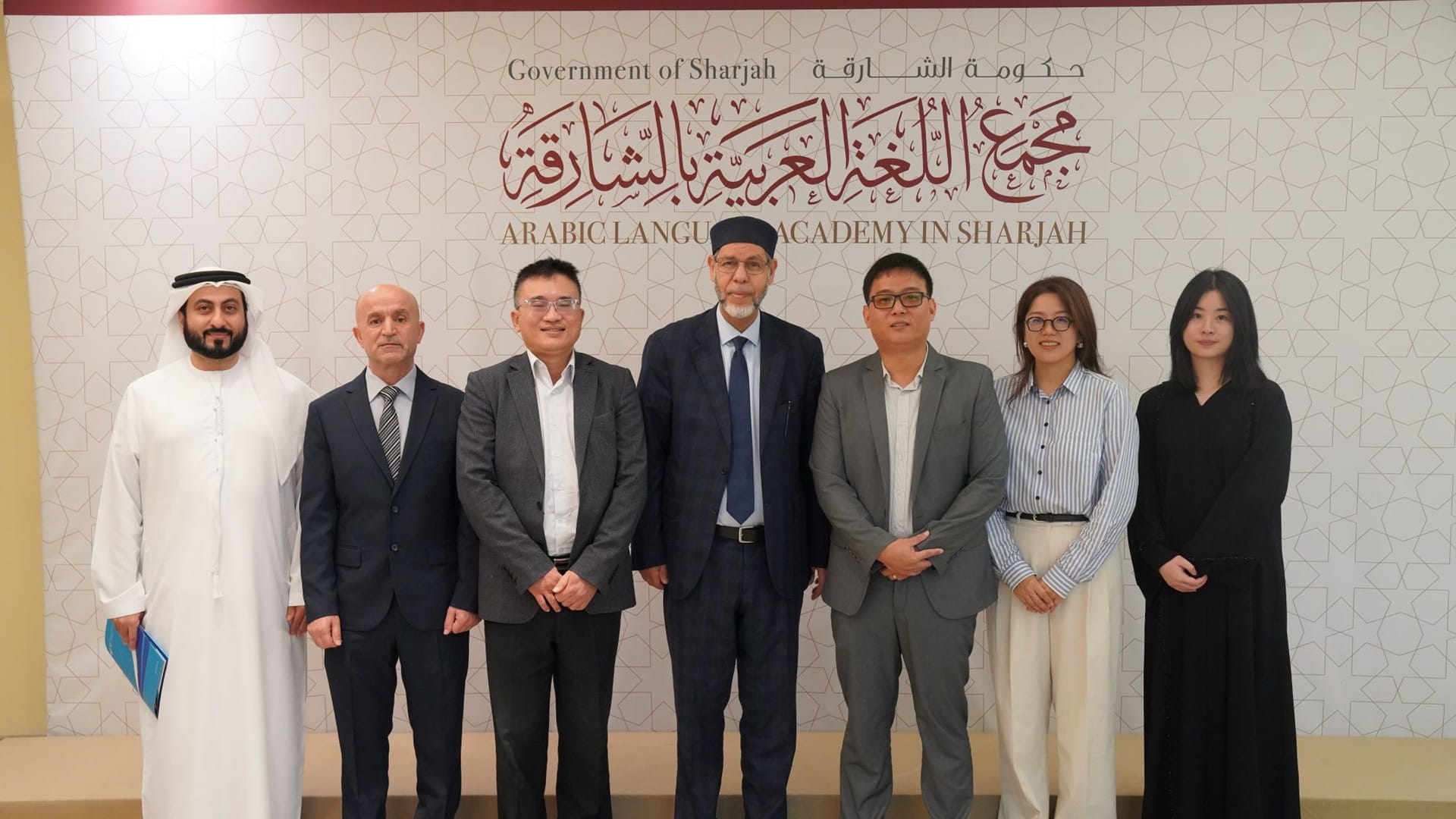 مجمع اللغة العربية بالشارقة يعزز التعاون مع جامعة "جين جي"  