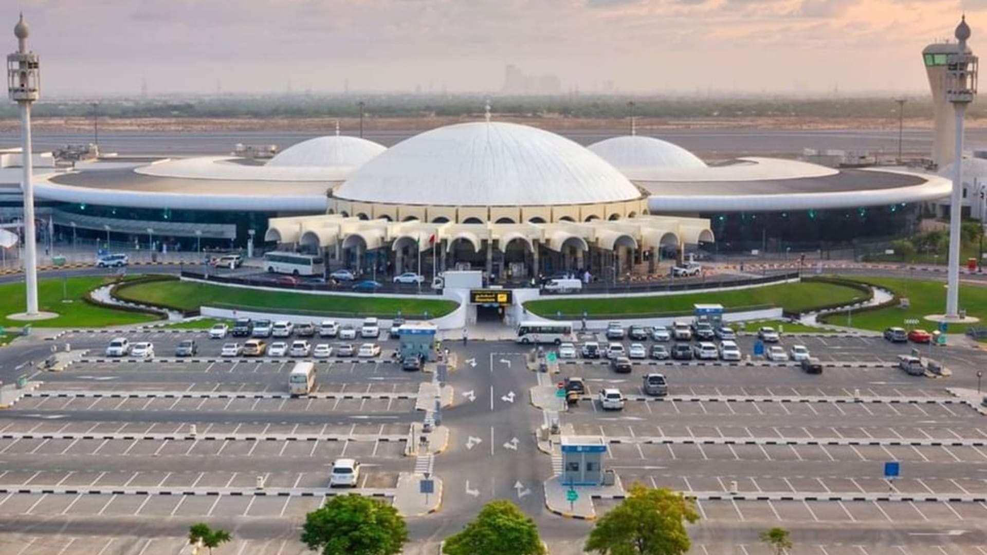 مطار الشارقة الدولي 