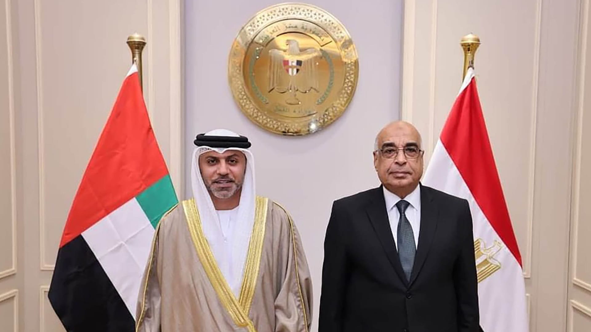الإمارات ومصر تبحثان تعزيز التعاون بالمجالات القانونية والقضائية 