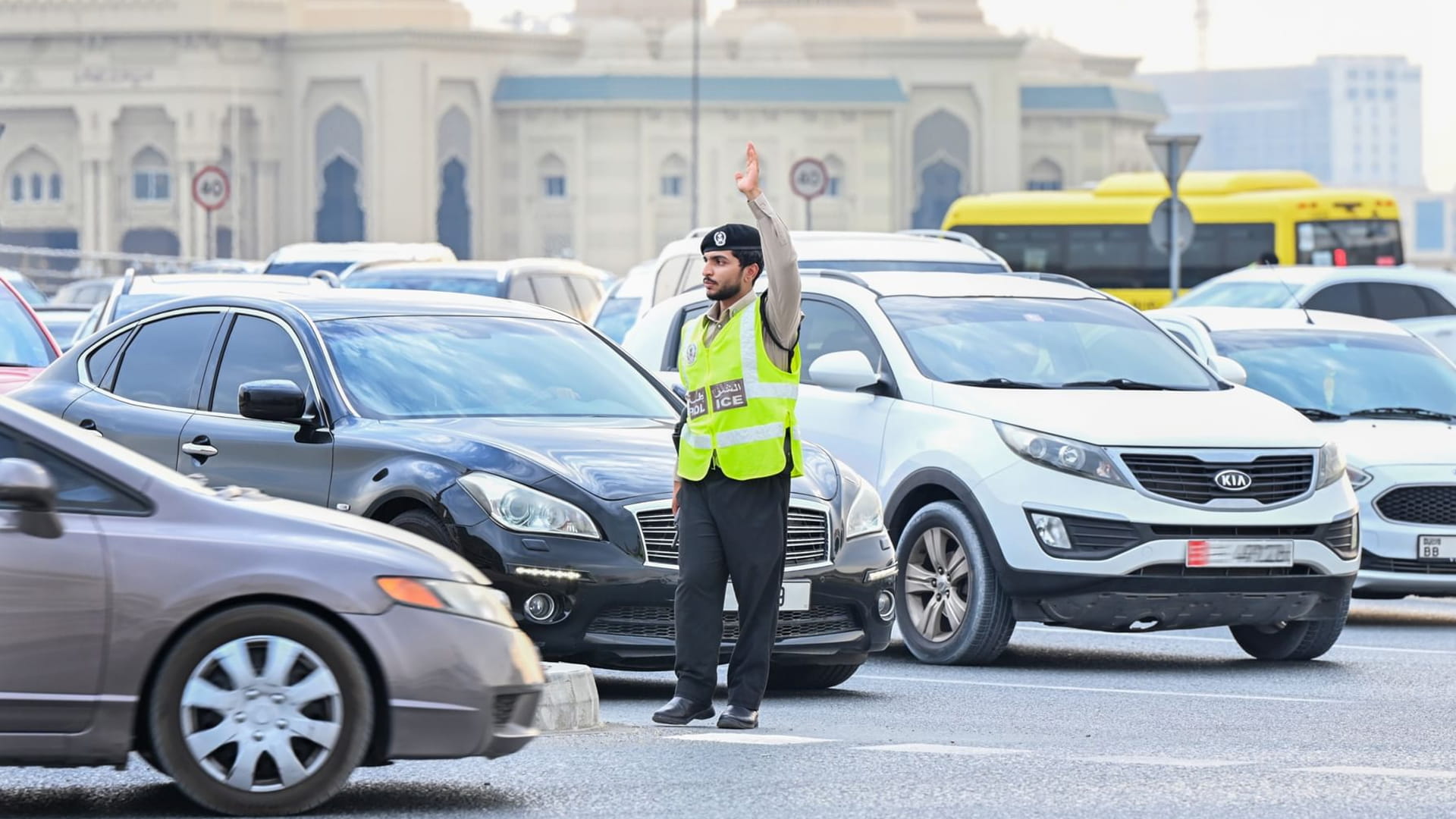 شرطة الشارقة تسقط أكثر من 7 آلاف مخالفة مرورية ضمن قرار "التنفيذي" 