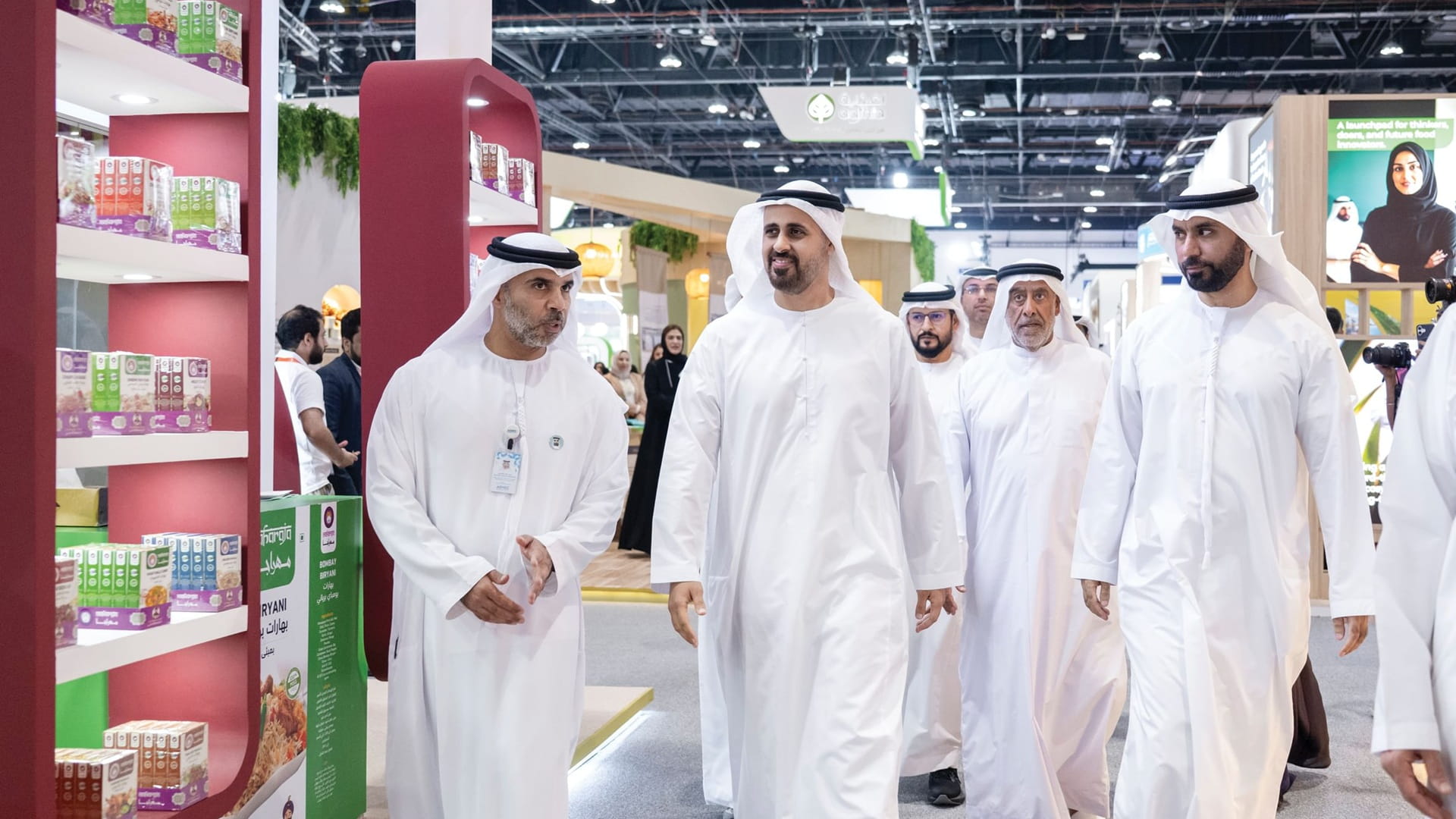 ذياب بن محمد بن زايد يشهد فعاليات الأسبوع العالمي للغذاء 2025