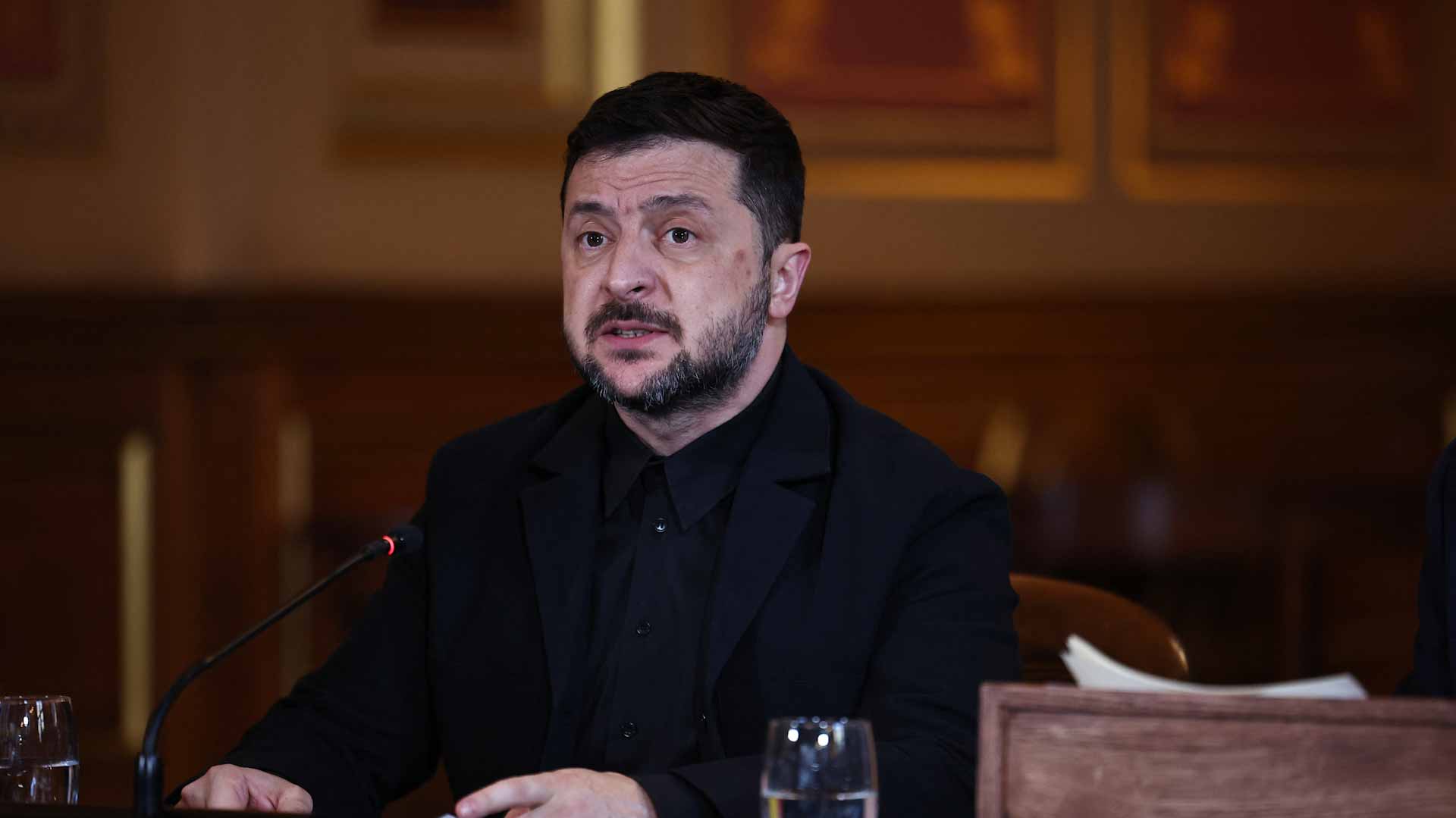 زيلينسكي يطالب "تحالف الراغبين" بأسلحة بعيدة المدى 