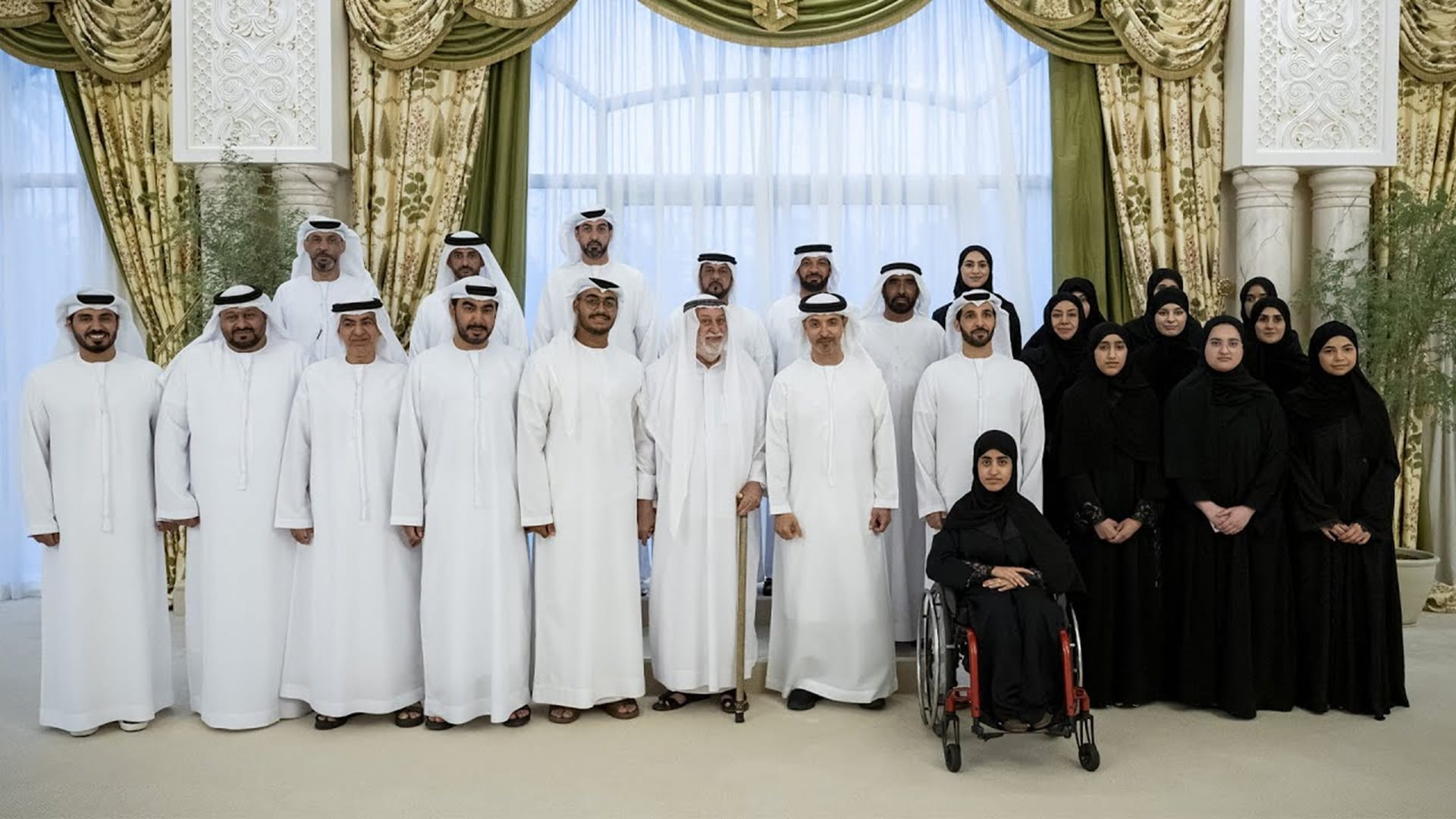 Hazza bin Zayed receives outstanding high school students 