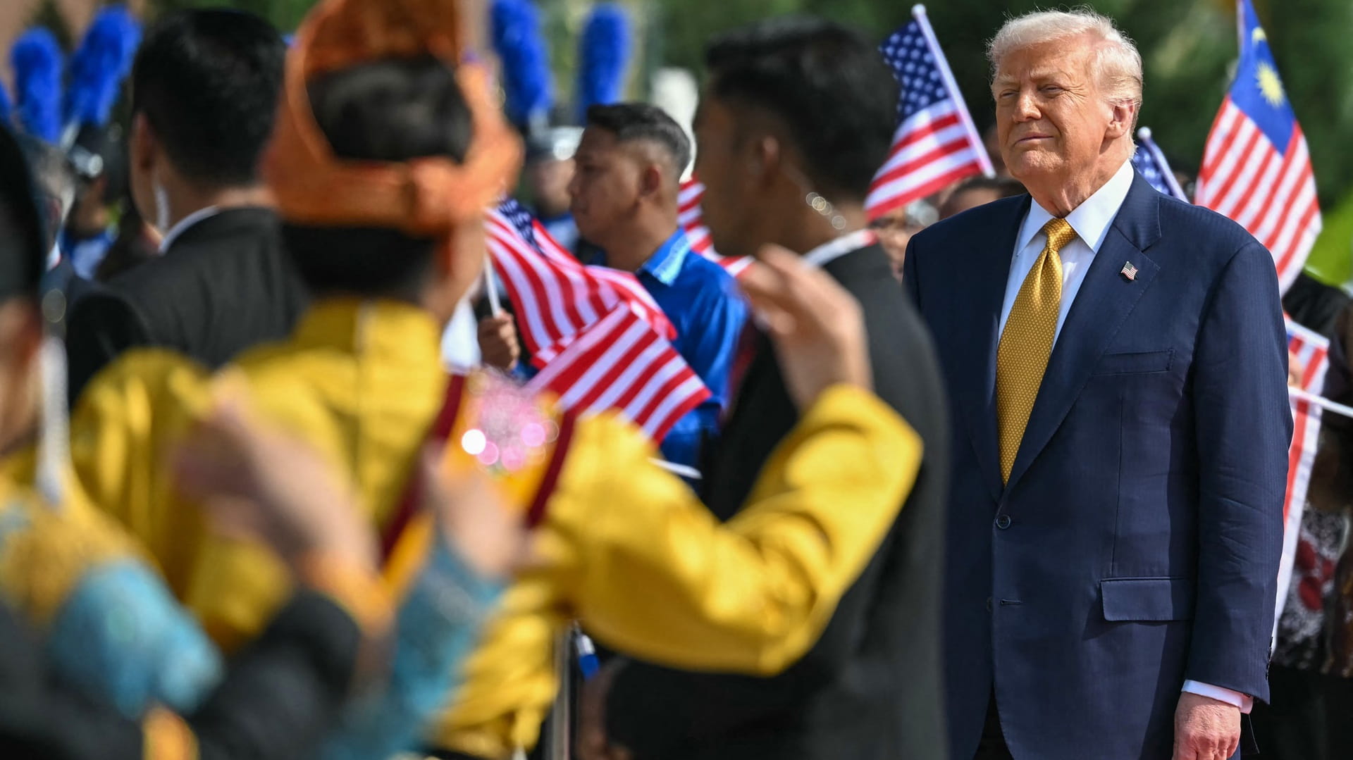 Trump heads to Japan for key meeting with Chinas Xi