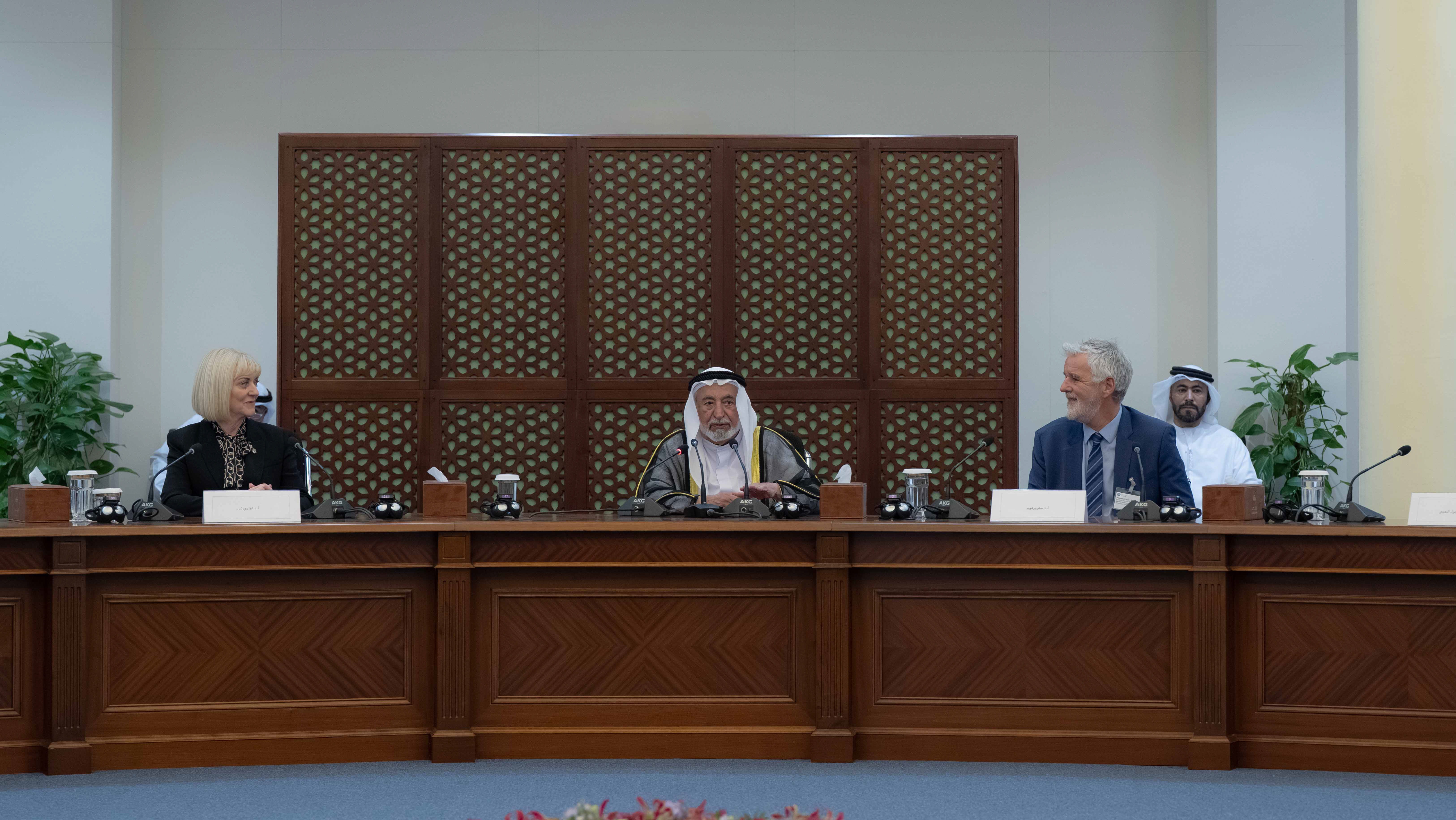 حاكم الشارقة يشهد حفل رابطة خريجي جامعة إكستر البريطانية في الخليج