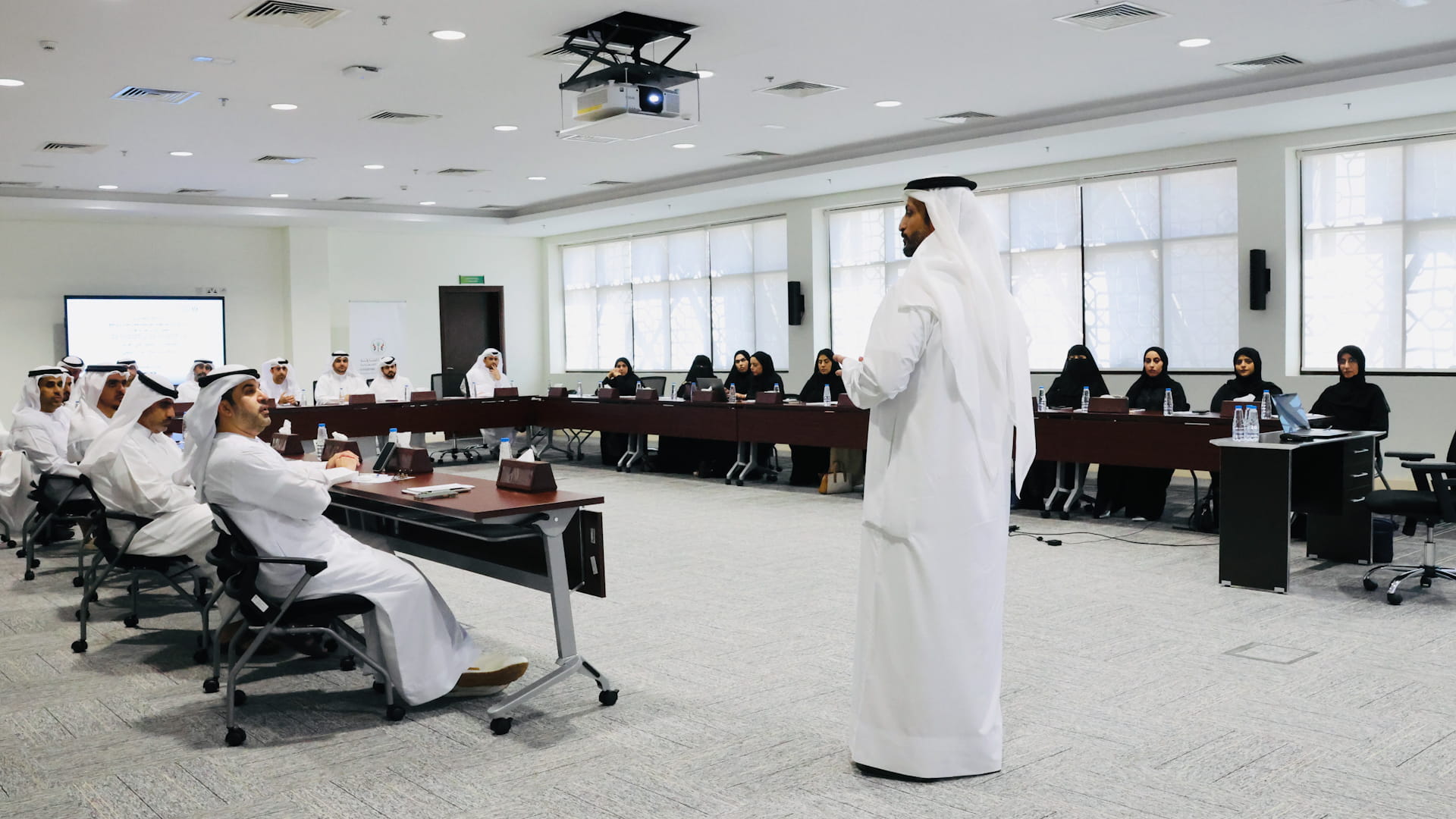 "موارد الشارقة" تواصل تنفيذ "تمكين مدراء الفروع" بالمنطقة الشرقية