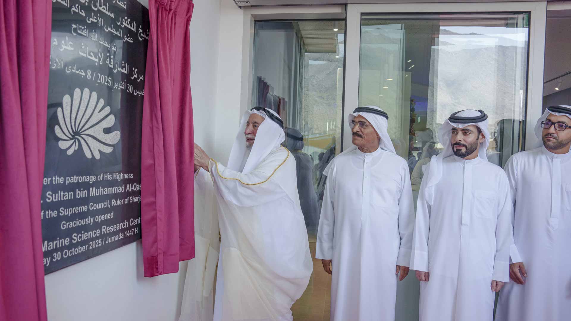 من خورفكان إلى المكتب التنفيذي..الإمارات في قلب صناعة النقل البحري 