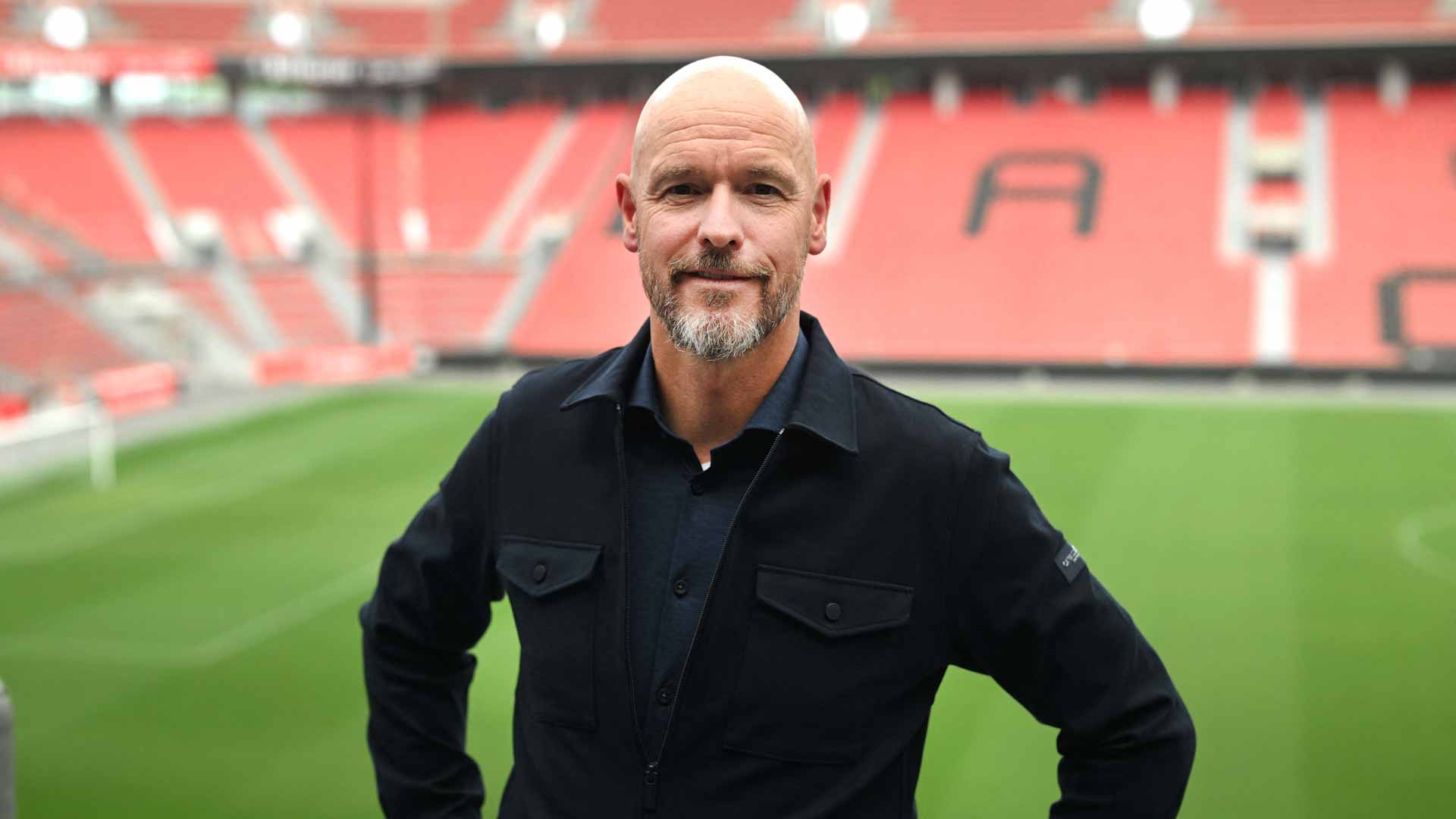 نادي باير ليفركوزن يقيل المدرب الهولندي تن هاغ 