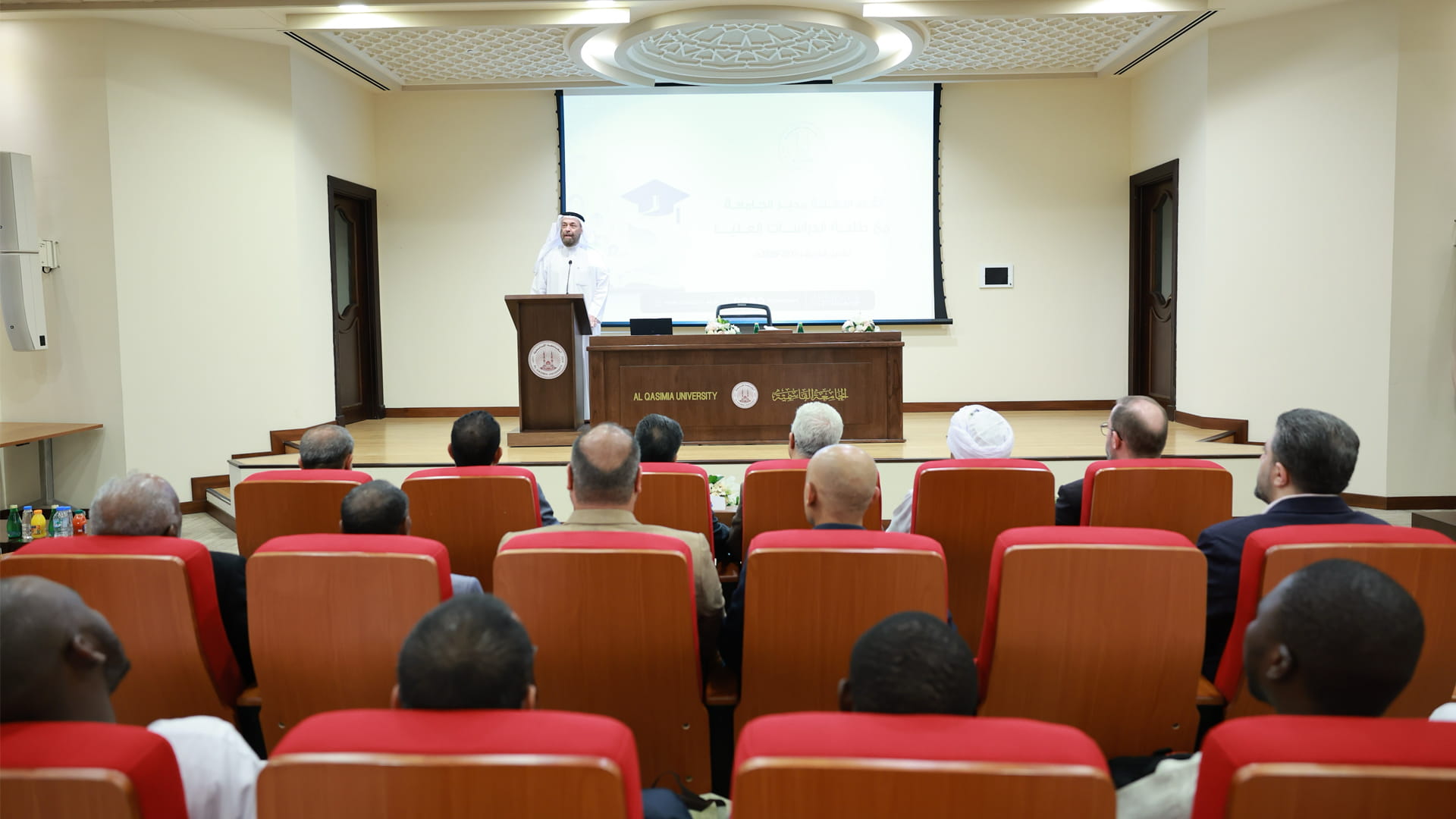 صورة بعنوان: الجامعة القاسمية تستقبل أول دفعة في برنامجي ماجستير العربية والفقه 