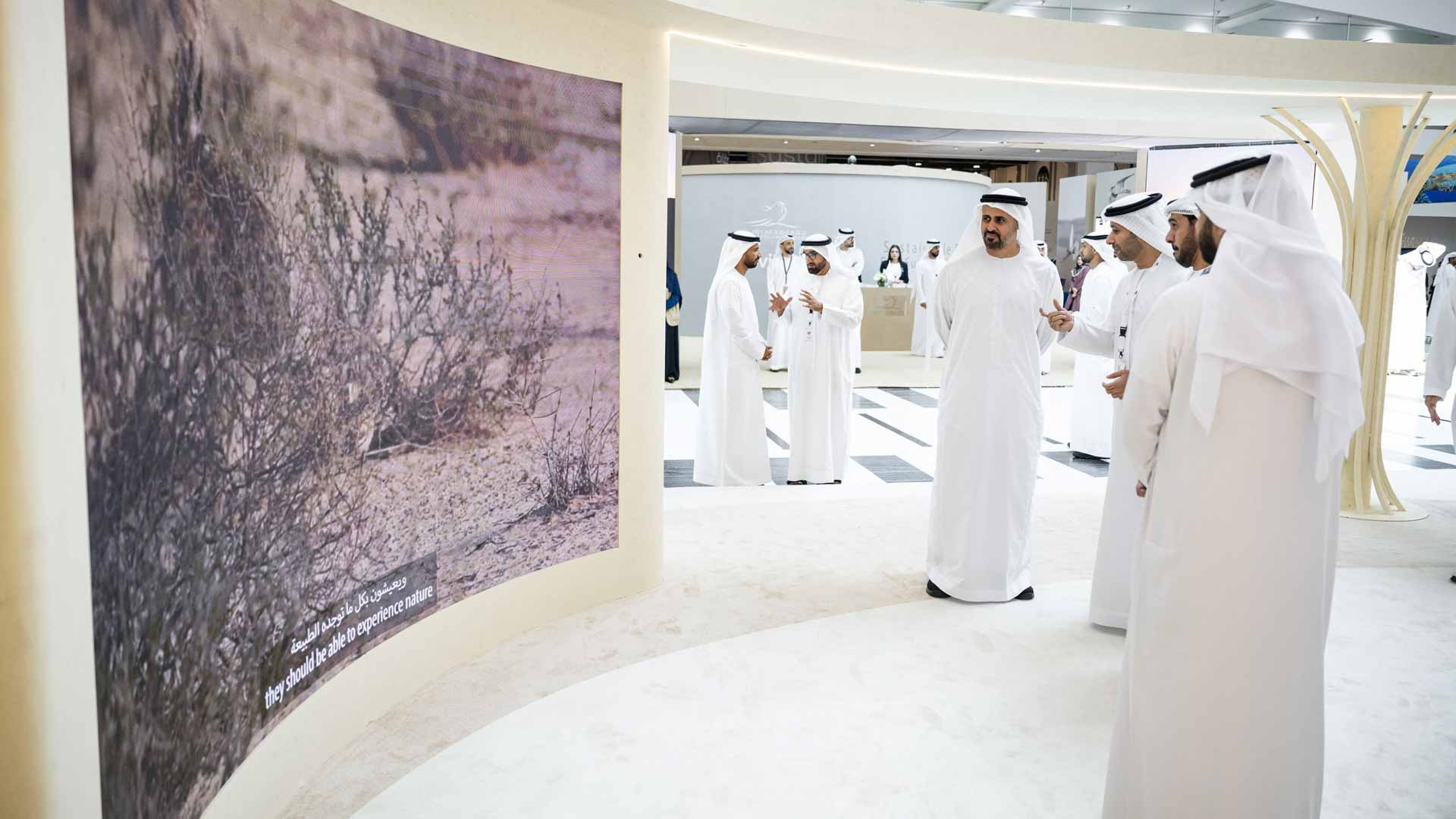 ذياب بن محمد يزور النسخة الـ 22 من معرض أبوظبي للصيد والفروسية
