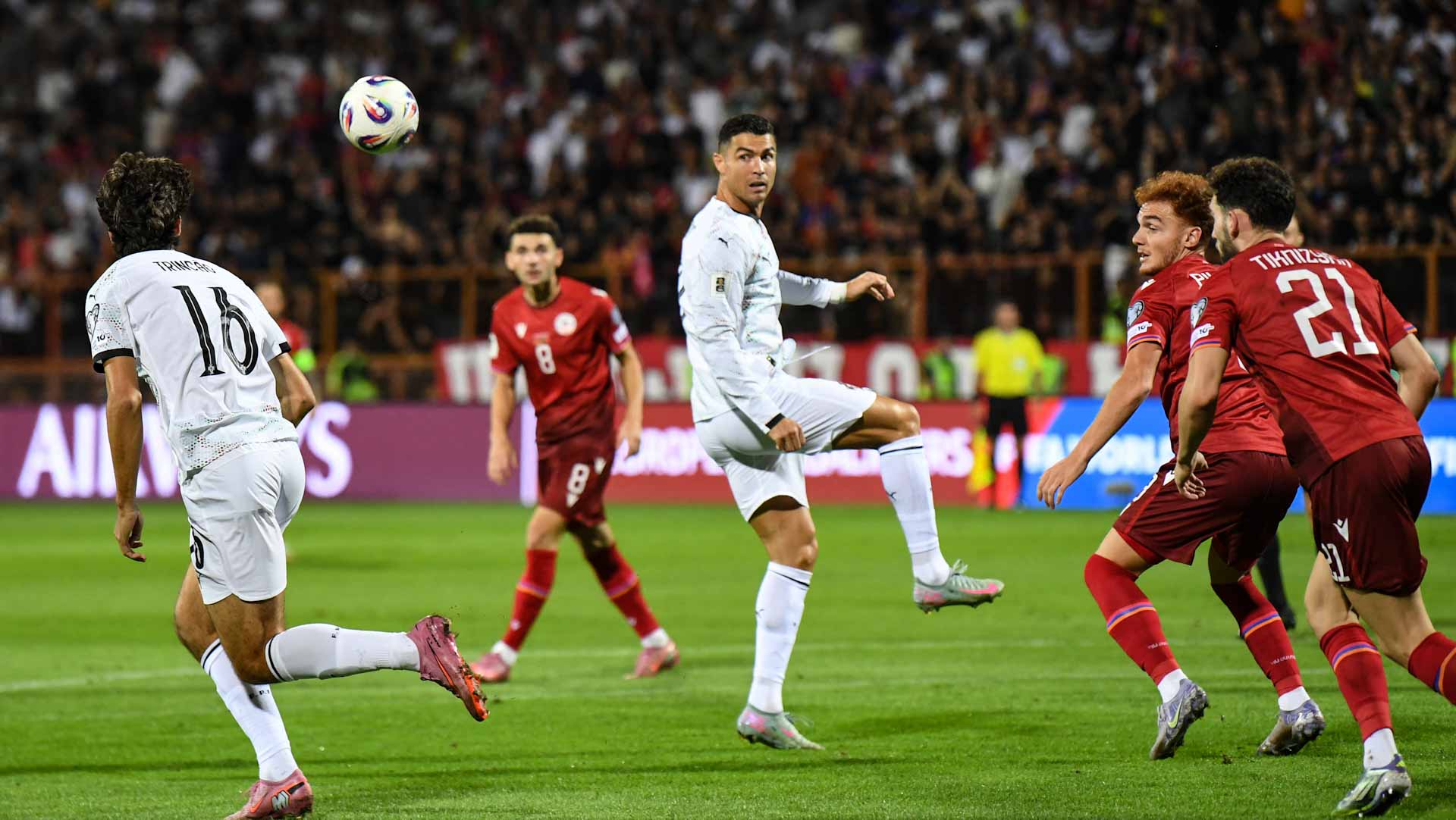رونالدو يقود البرتغال لفوز كبير على أرمينيا في تصفيات المونديال 