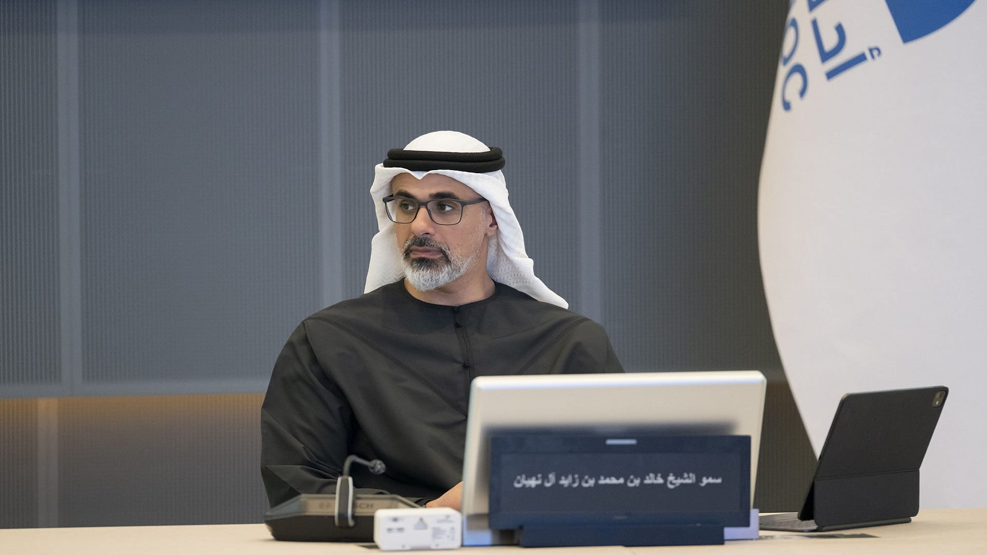 خالد بن محمد بن زايد يطلع على الأداء المالي لـ"أدنوك" 