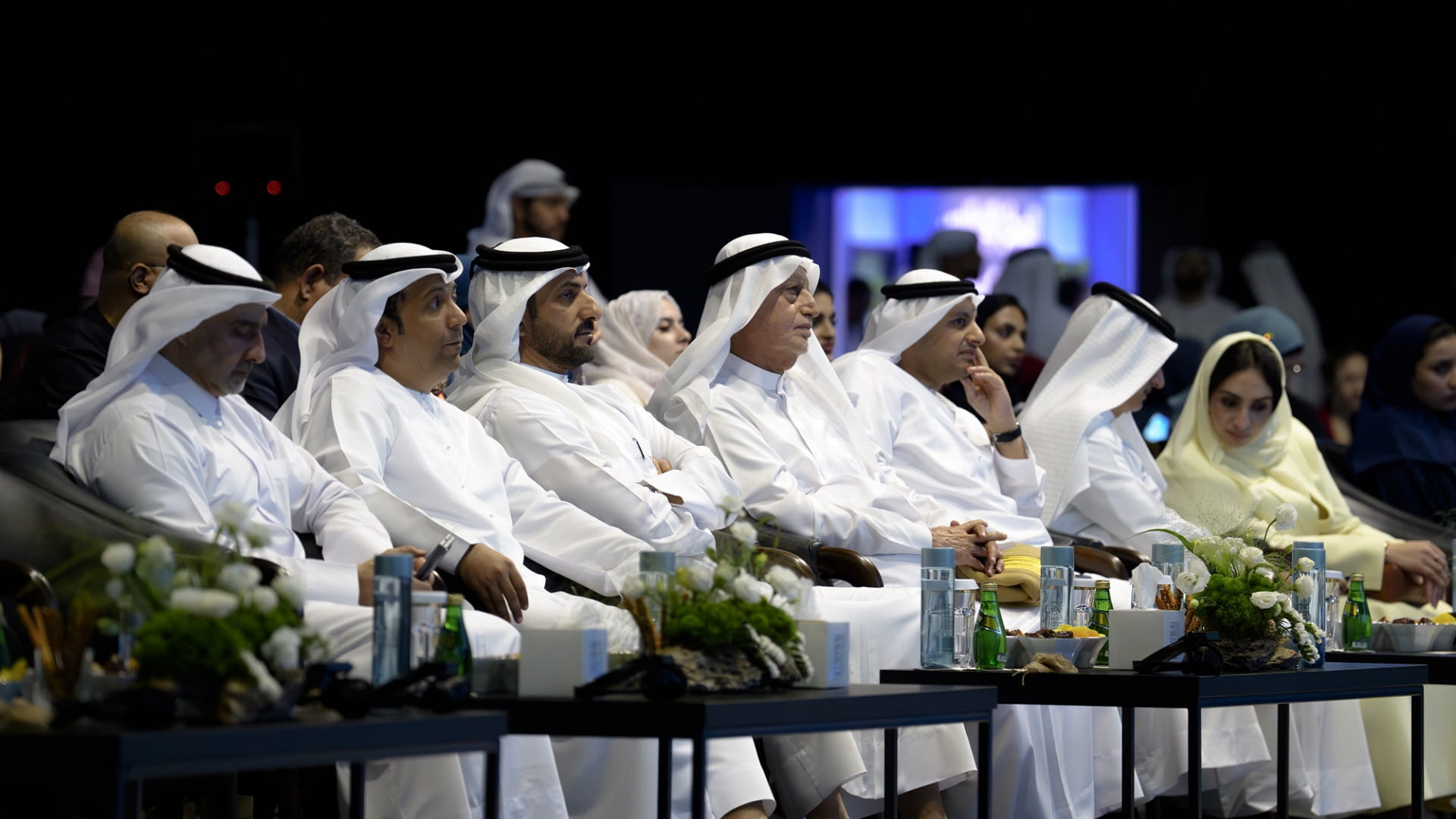 سلطان بن أحمد يشهد جلسة "كيفية التحول إلى مدن ذكية ومستدامة"  