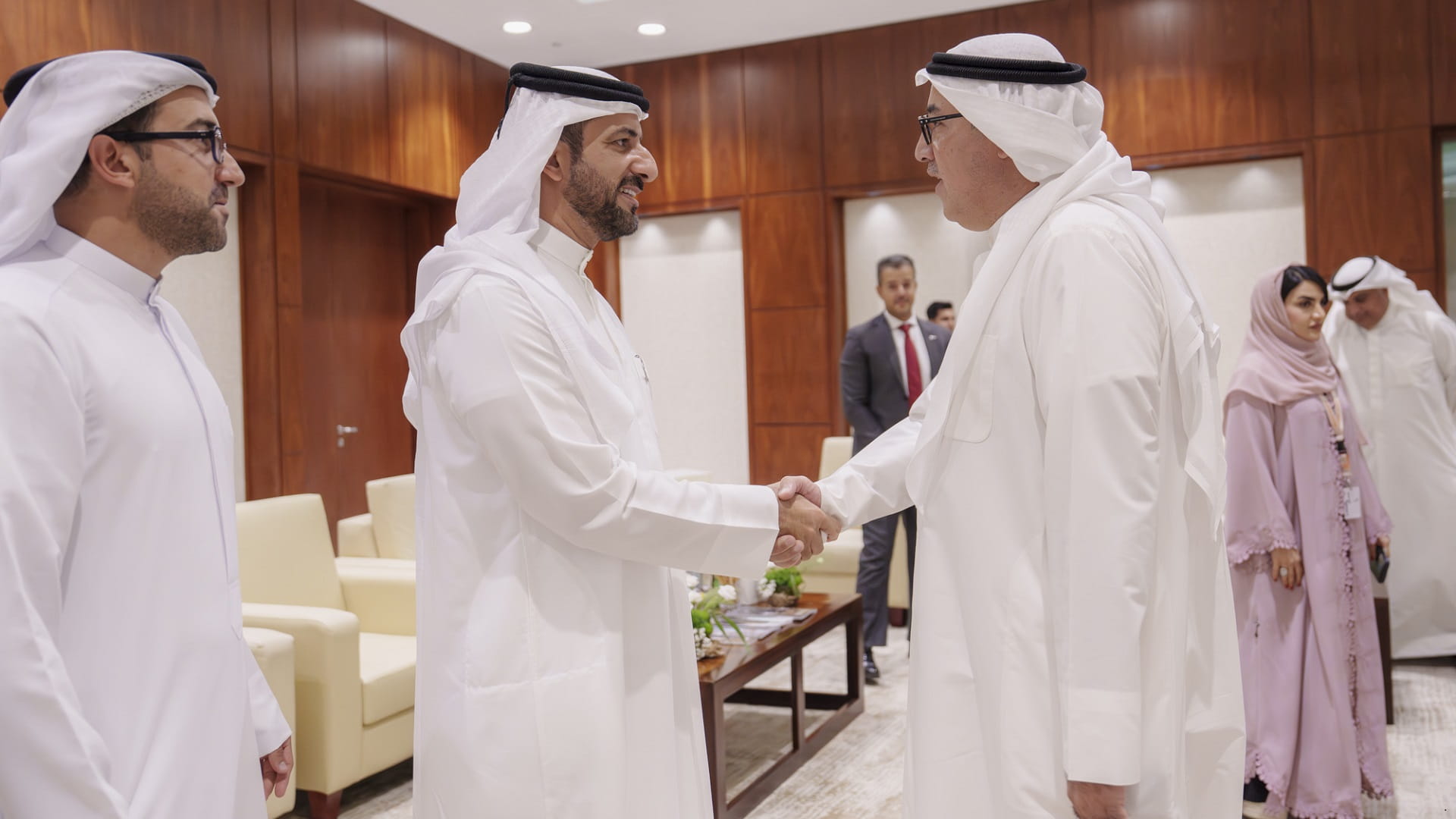 سلطان بن أحمد: الحضور الدبلوماسي يثري منتدى الاتصال الحكومي 