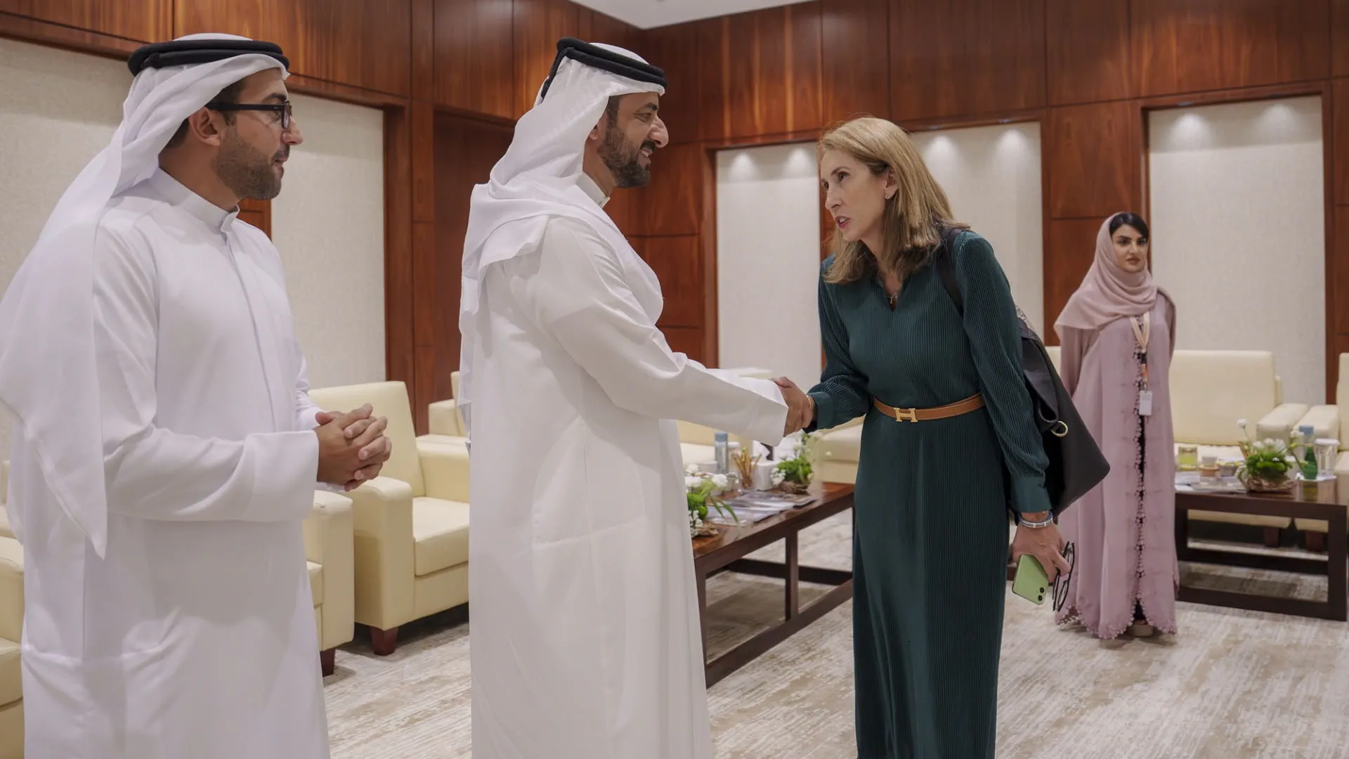 Sheikh Sultan bin Ahmed welcomes visitors