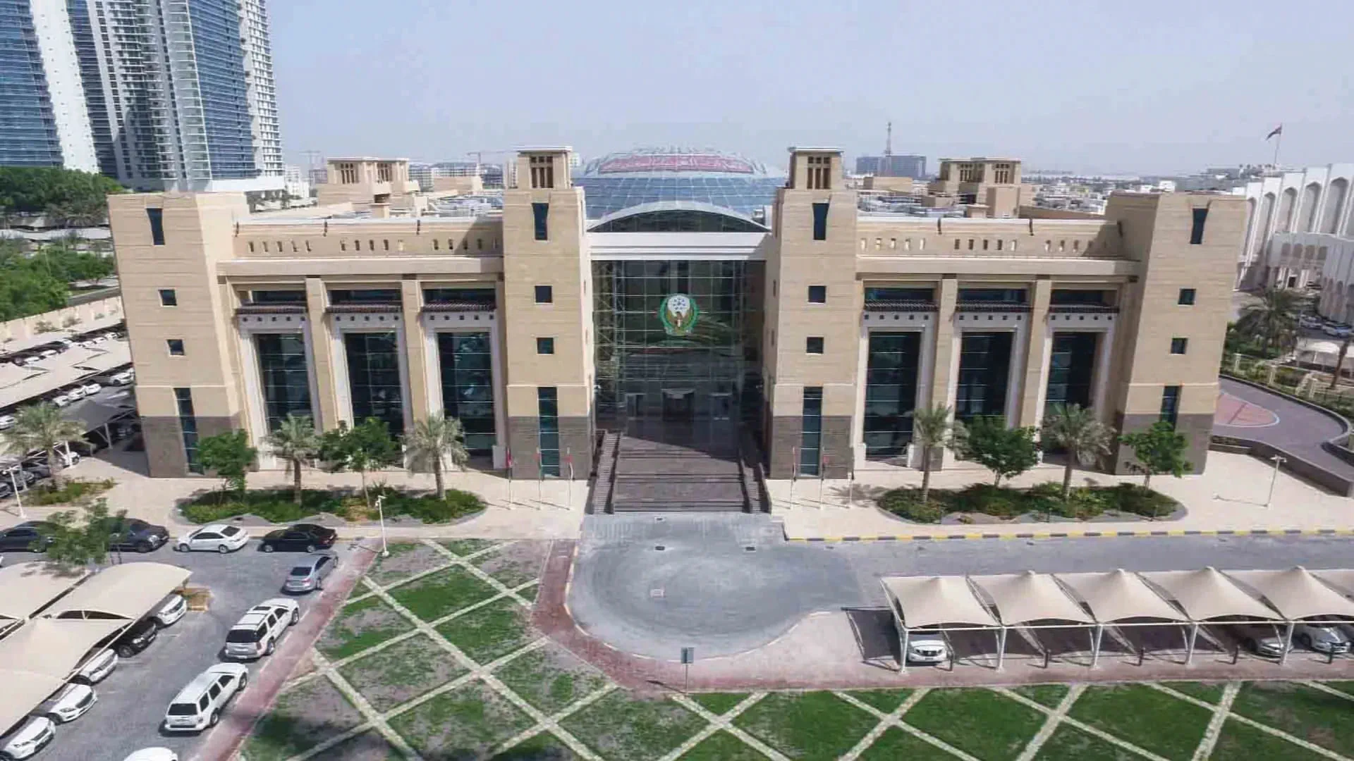 الإمارات تسلم متهمَين مطلوبَين إلى السلطات في مملكة السويد