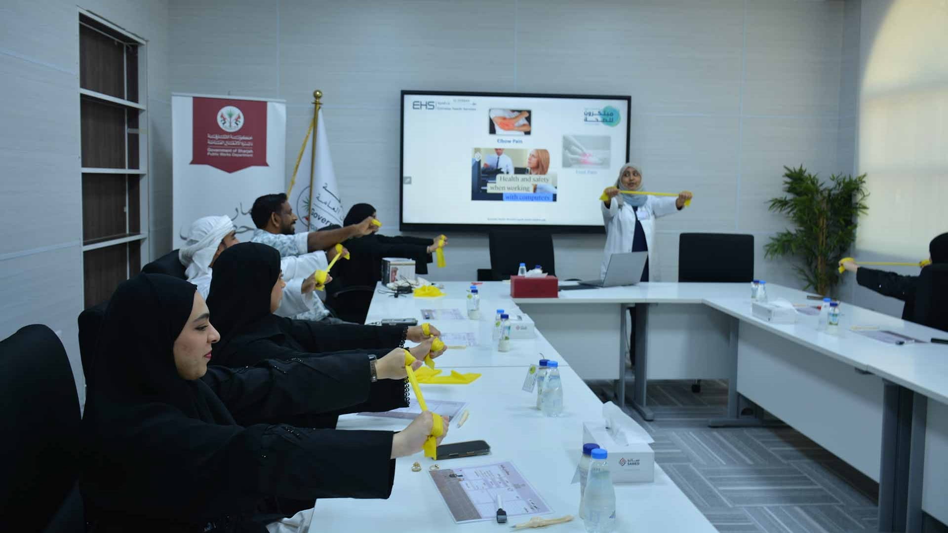 أشغال الشارقة تنظّم ورشة "صحتك في مكتبك" في دبا الحصن