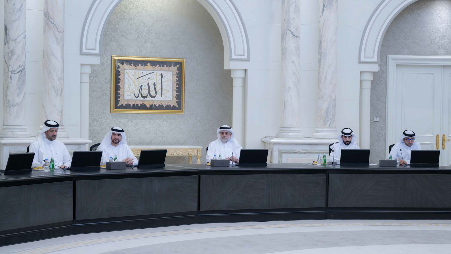 "تنفيذي الشارقة" يعتمد دليل مشاركة البيانات الحكومية في الإمارة 