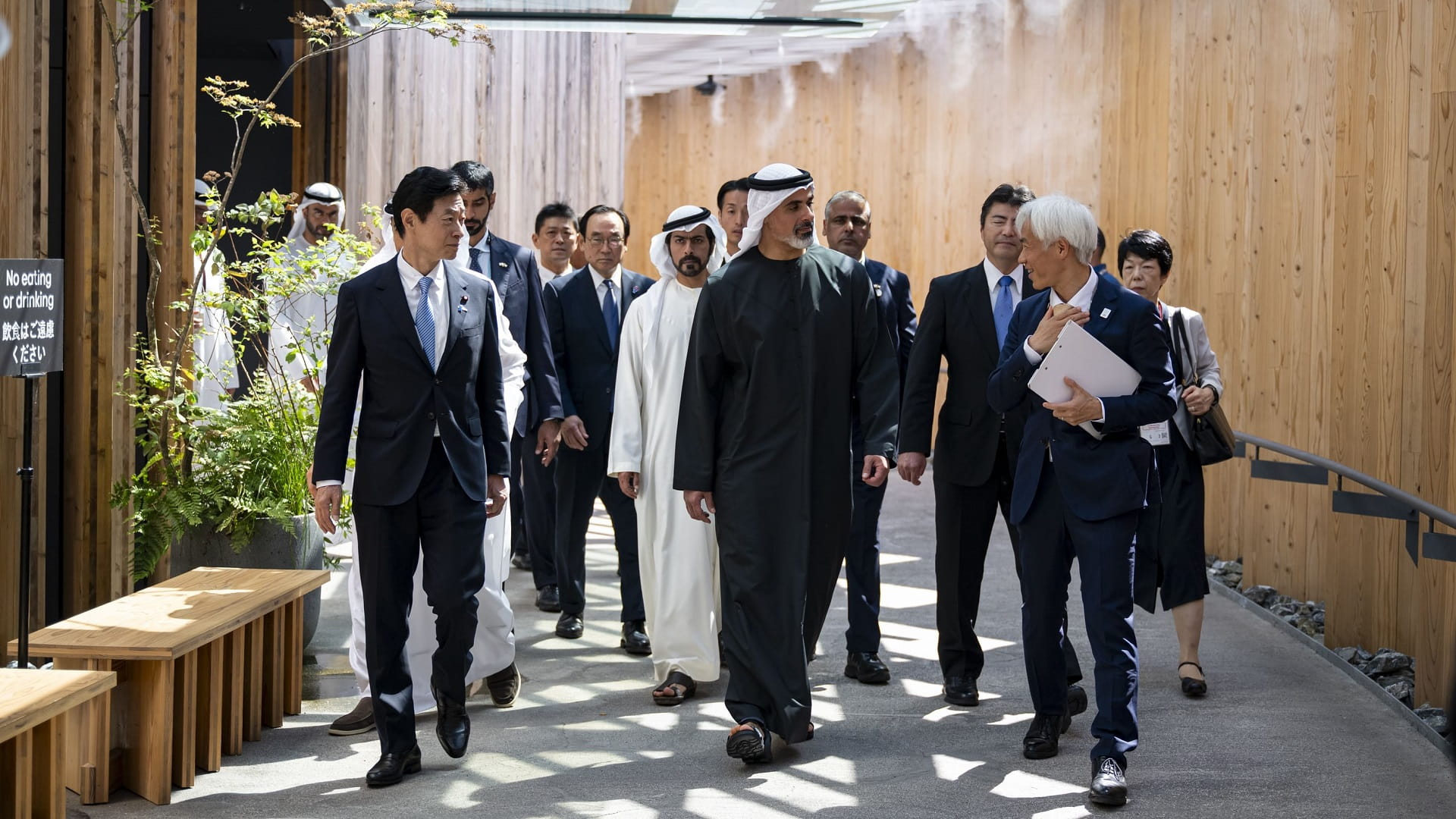 ولي عهد أبوظبي يطلع على جناح اليابان في معرض "إكسبو 2025 أوساكا"b 