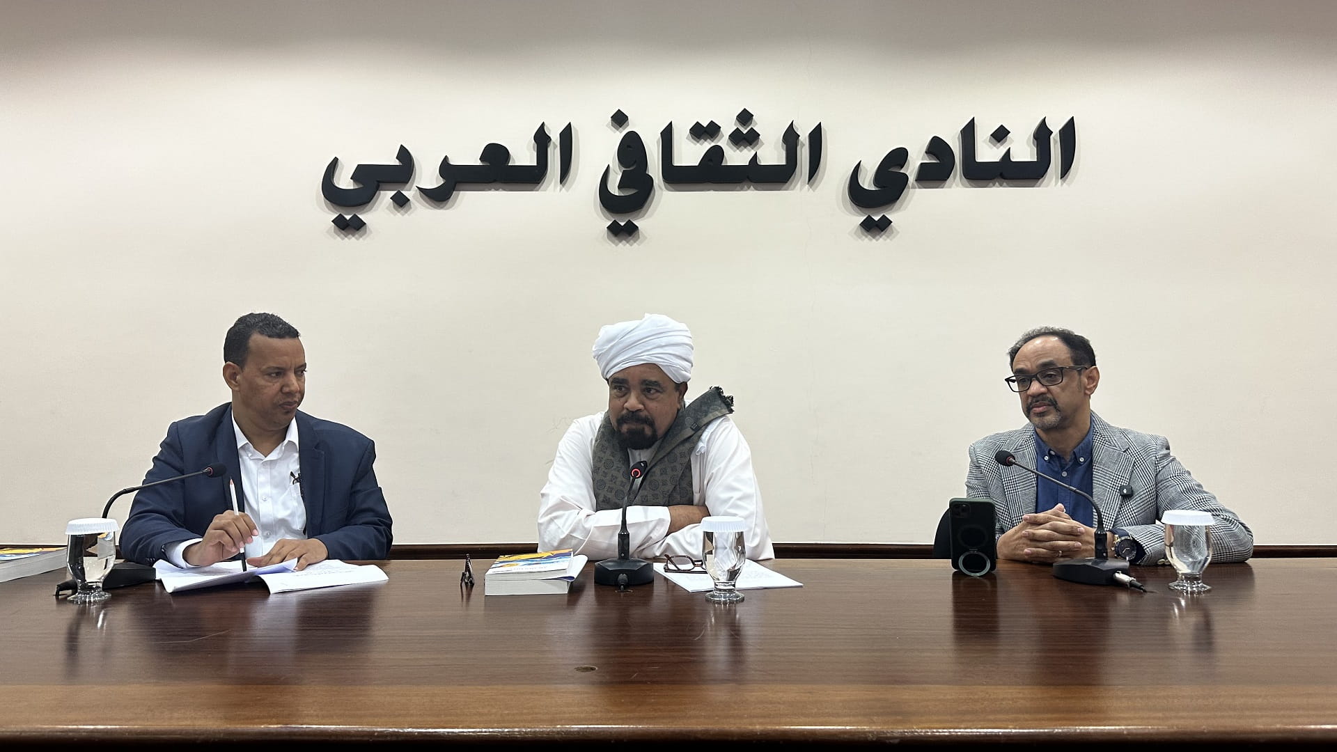 النادي الثقافي العربي بالشارقة يضيء على مكارم الأخلاق في الشعر
