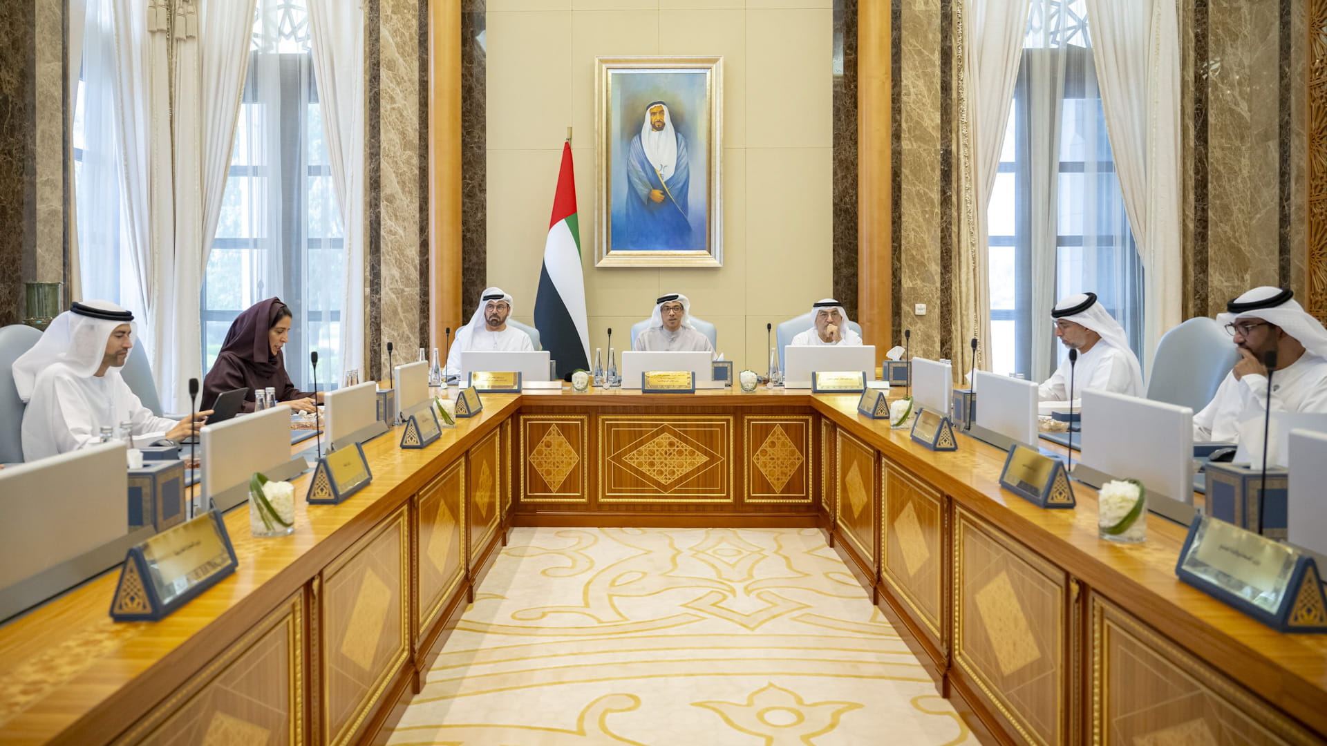 "الوزاري للتنمية" برئاسة منصور بن زايد يستعرض سياسات وقرارات