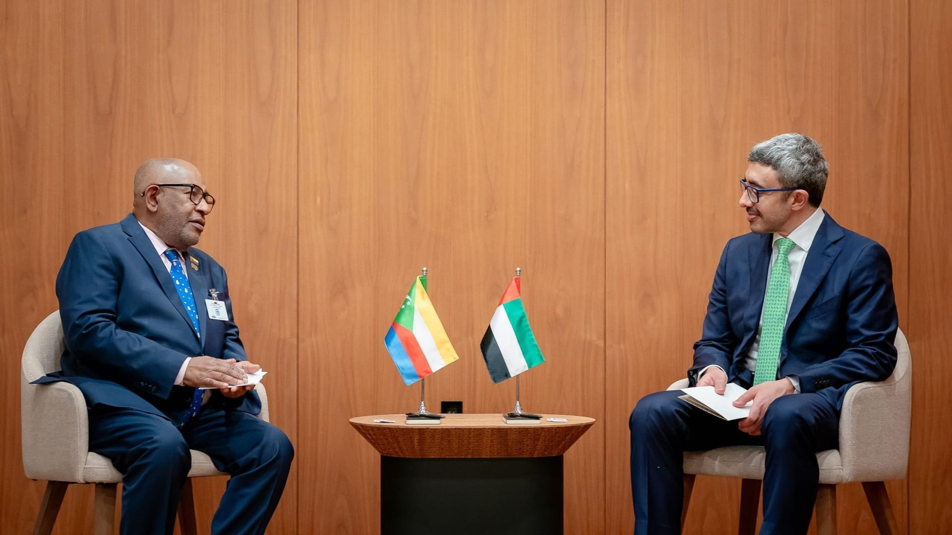 عبد الله بن زايد يبحث تعزيز التعاون مع رئيس جمهورية القمر المتحدة