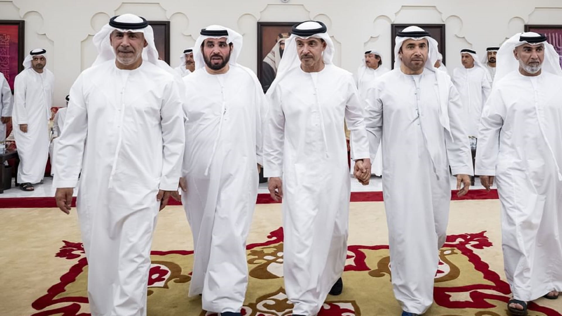 هزاع بن زايد يعزي في وفاة والدة اللواء أحمد ناصر الريسي