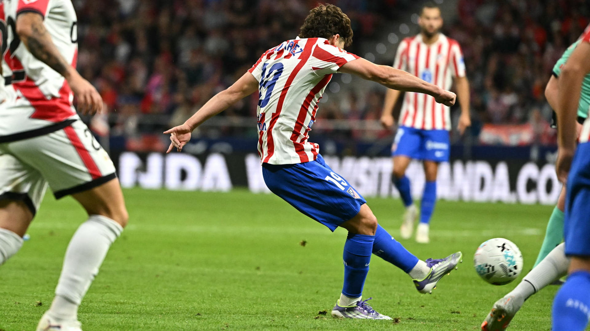 أتلتيكو مدريد يتخطى فايكانو في الدوري الإسباني 