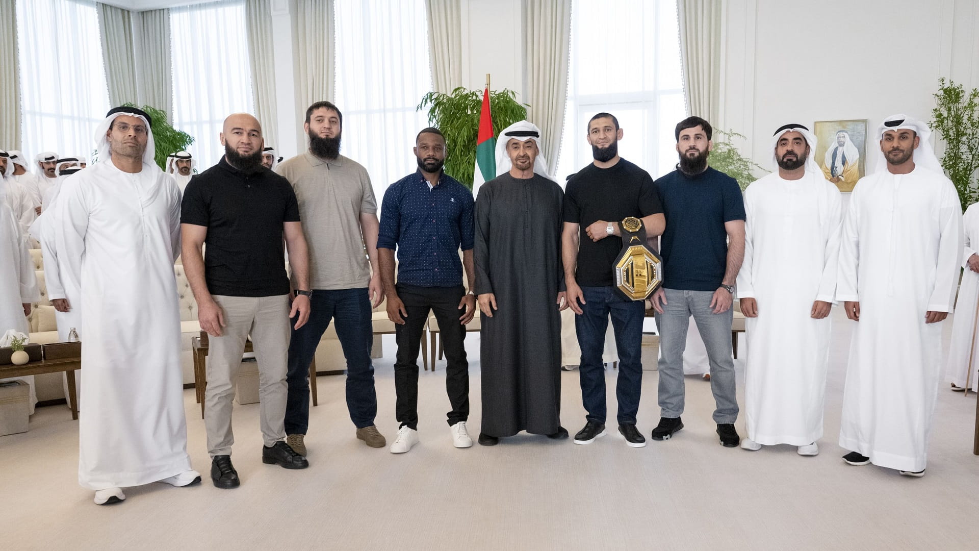 رئيس الدولة يستقبل بطل العالم في الوزن المتوسط بمنافسات يو أف سي