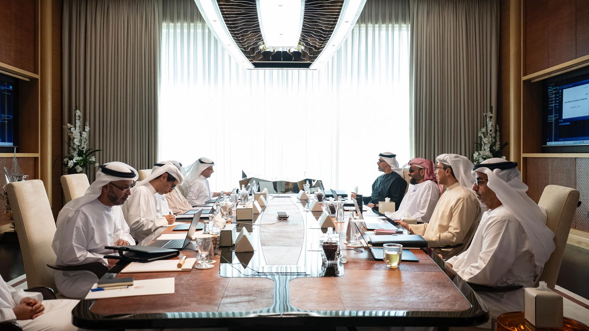 مجلس إدارة جهاز أبوظبي للاستثمار يبحث إنجازاته وتطورات الأسواق