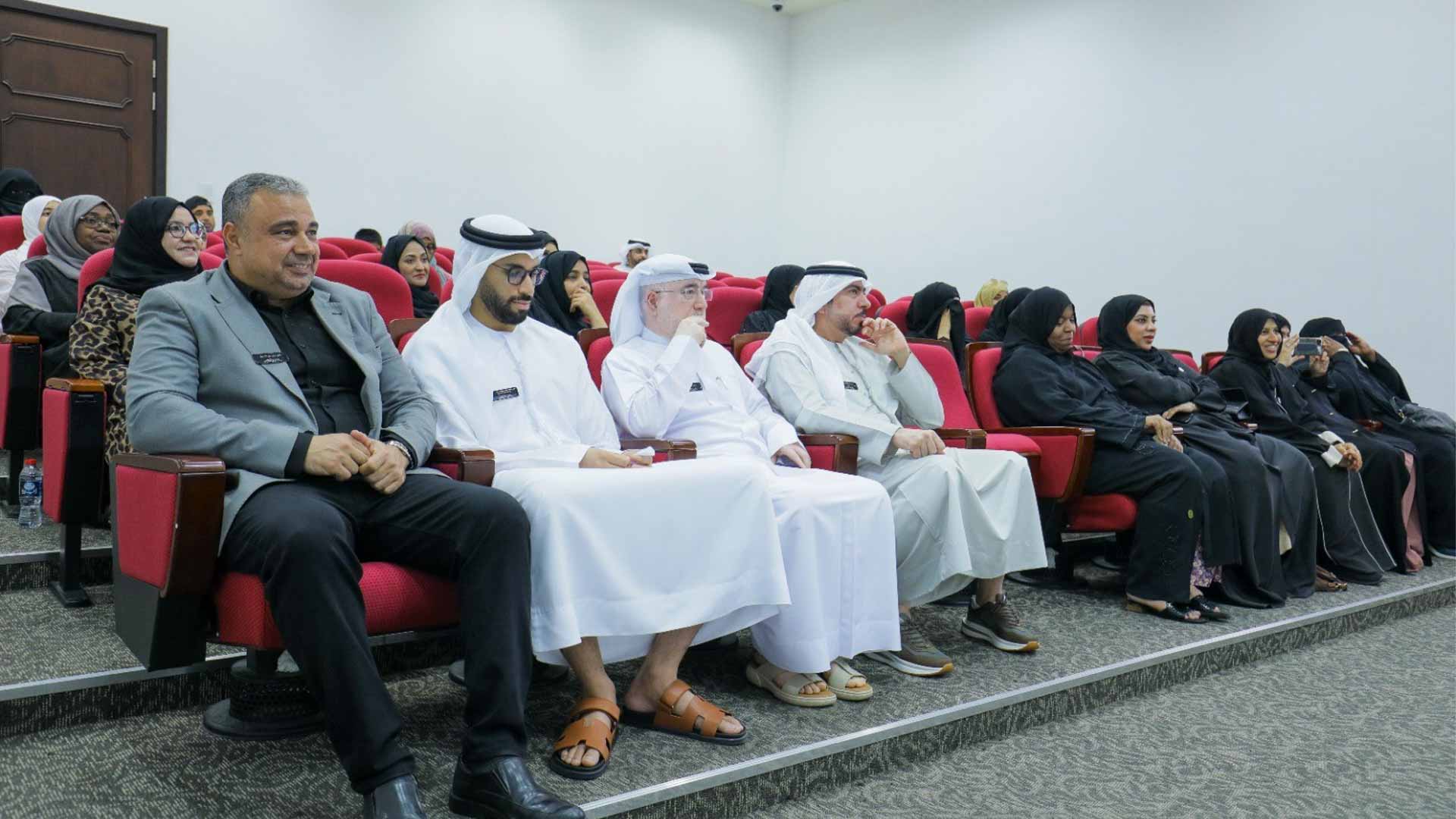 "أولياء أمور الطلبة بالشارقة" يعزز الشراكة بين الأسرة والمدرسة 