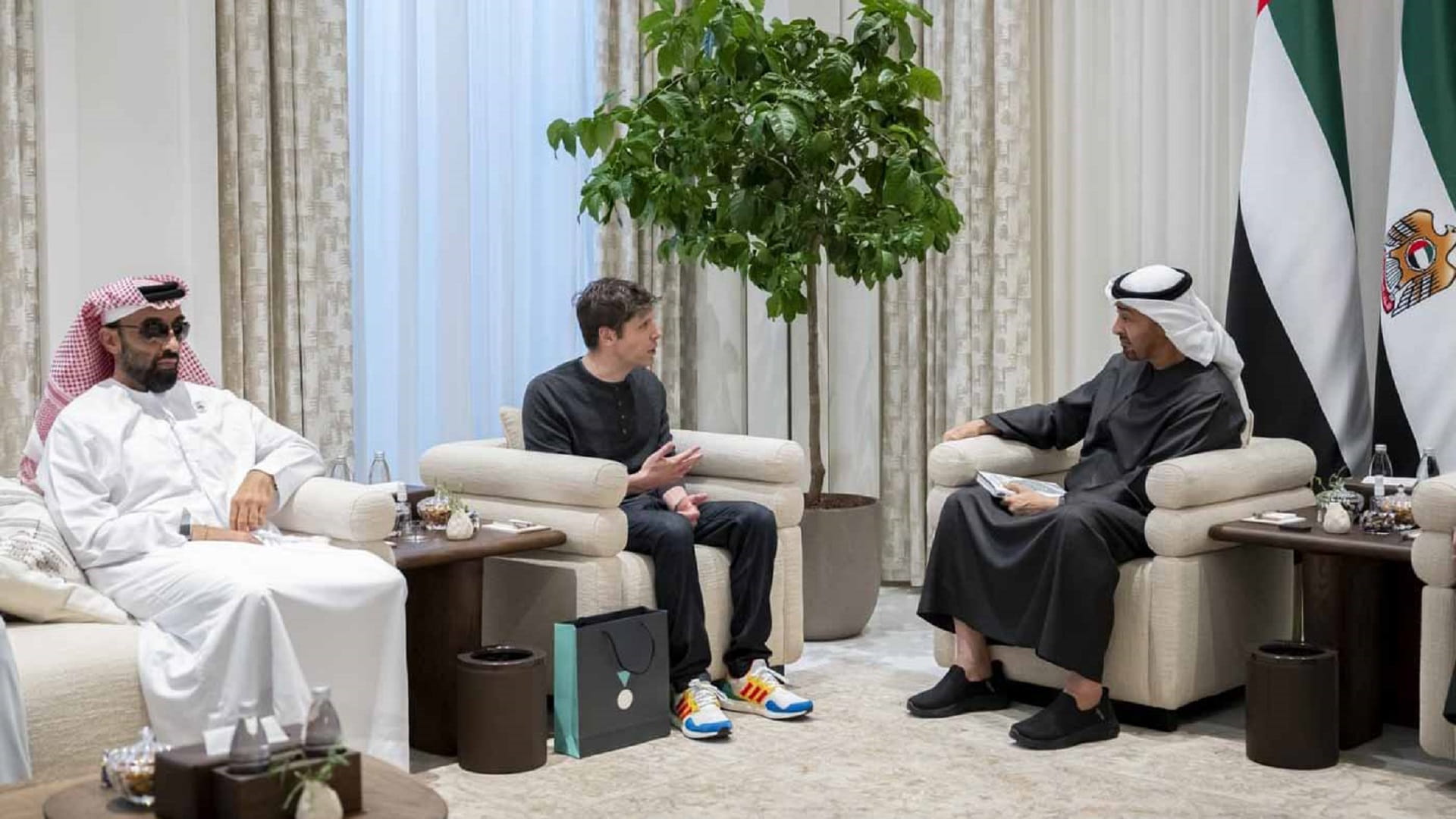 رئيس الدولة يستقبل الرئيس التنفيذي لشركة "أوبن إيه آي"