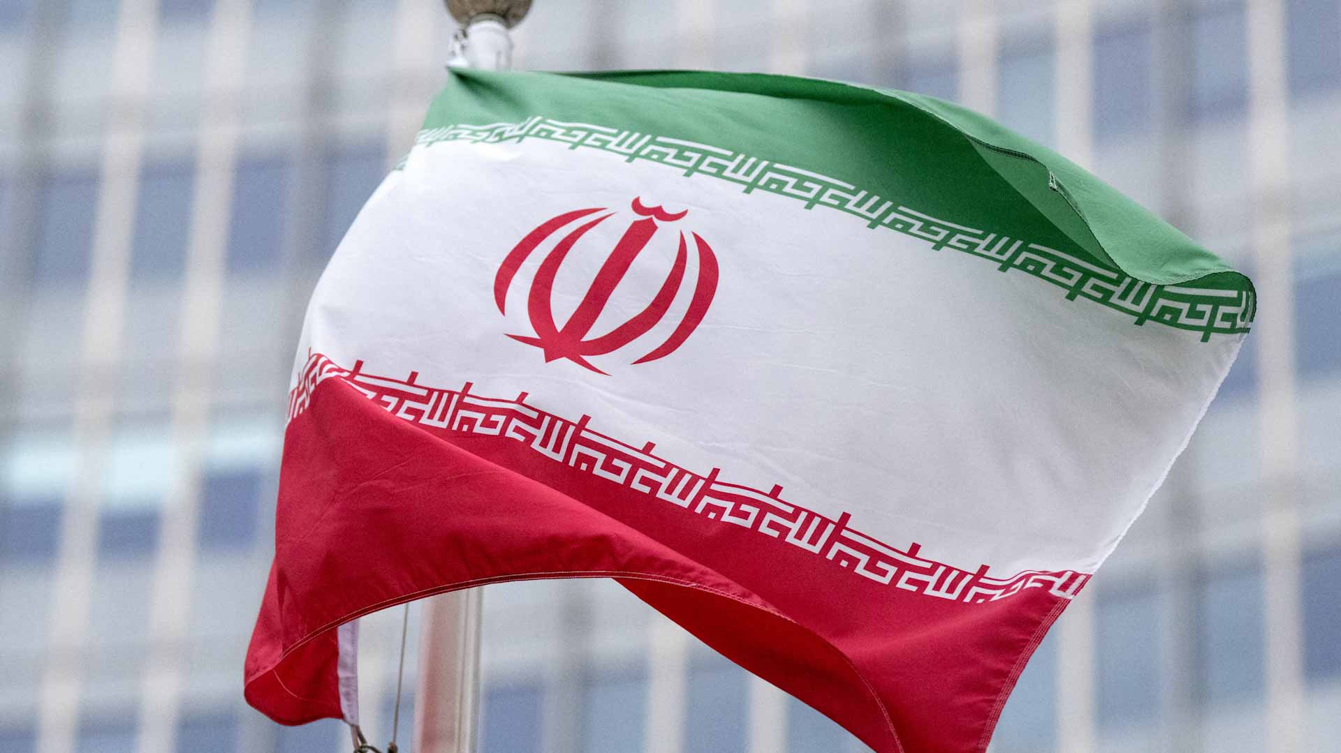 إيران تتوعد برد "حازم" بعد إعادة فرض عقوبات أممية 